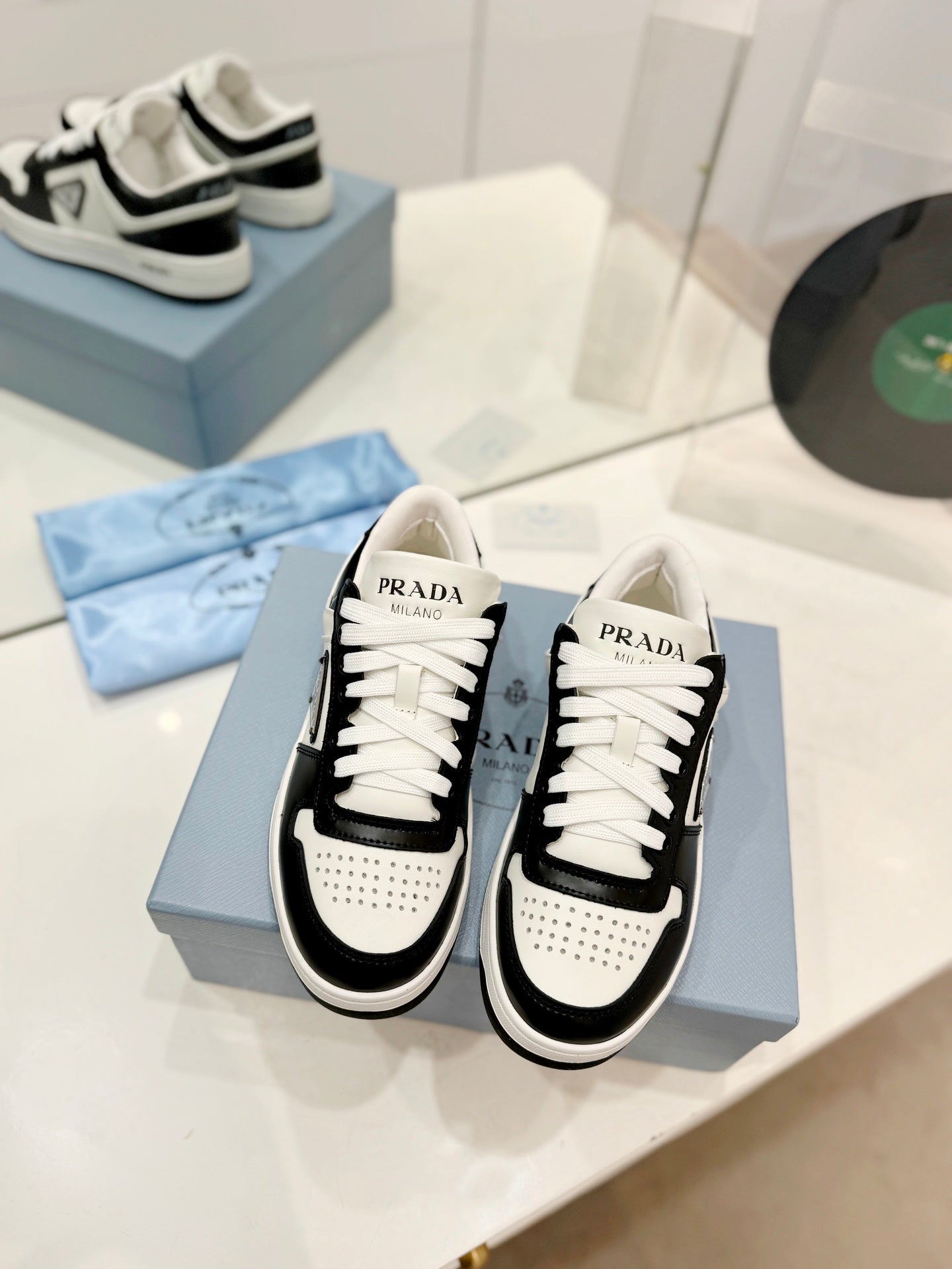 PRA DOWNTOWN PERFORATED SNEAKERS BLACK AND WHITE CALFSKIN、mysite、Cacoeks