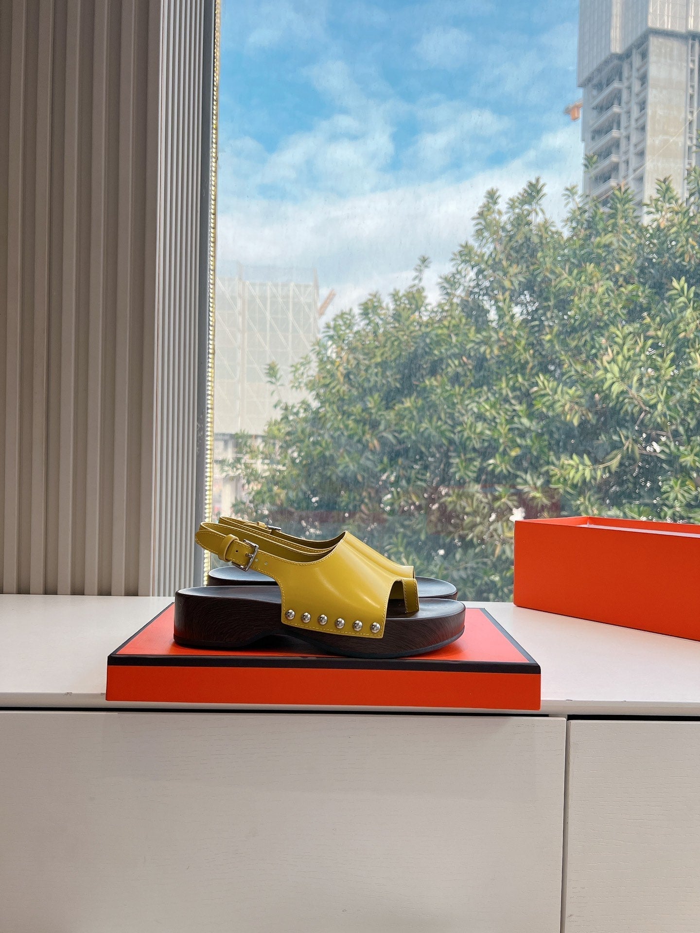 FLAT SANDAL IN CORN YELLOW CALFSKIN、mysite、Cacoeks