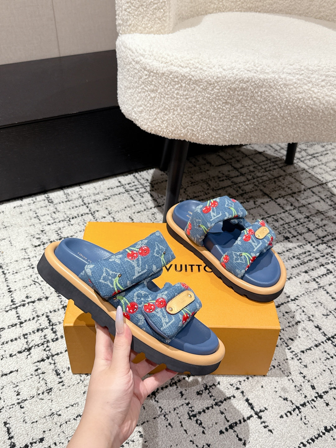LV MIAMI DOUBLE-STRAP SANDALS 25S IN BLUE DENIM AND CALFSKIN、mysite、Cacoeks