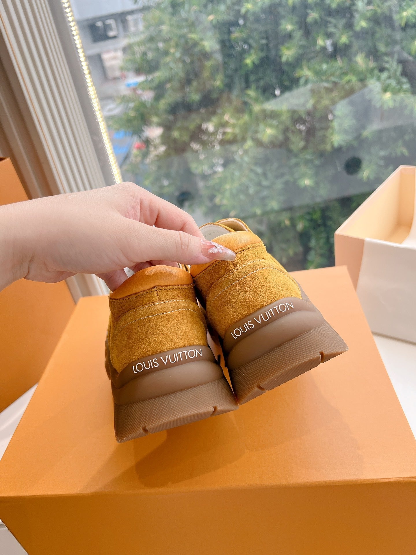 LV ARCHLIGHT SKATE SNEAKER IN HARVEST GOLD EMBOSSED SUEDE、mysite、Cacoeks