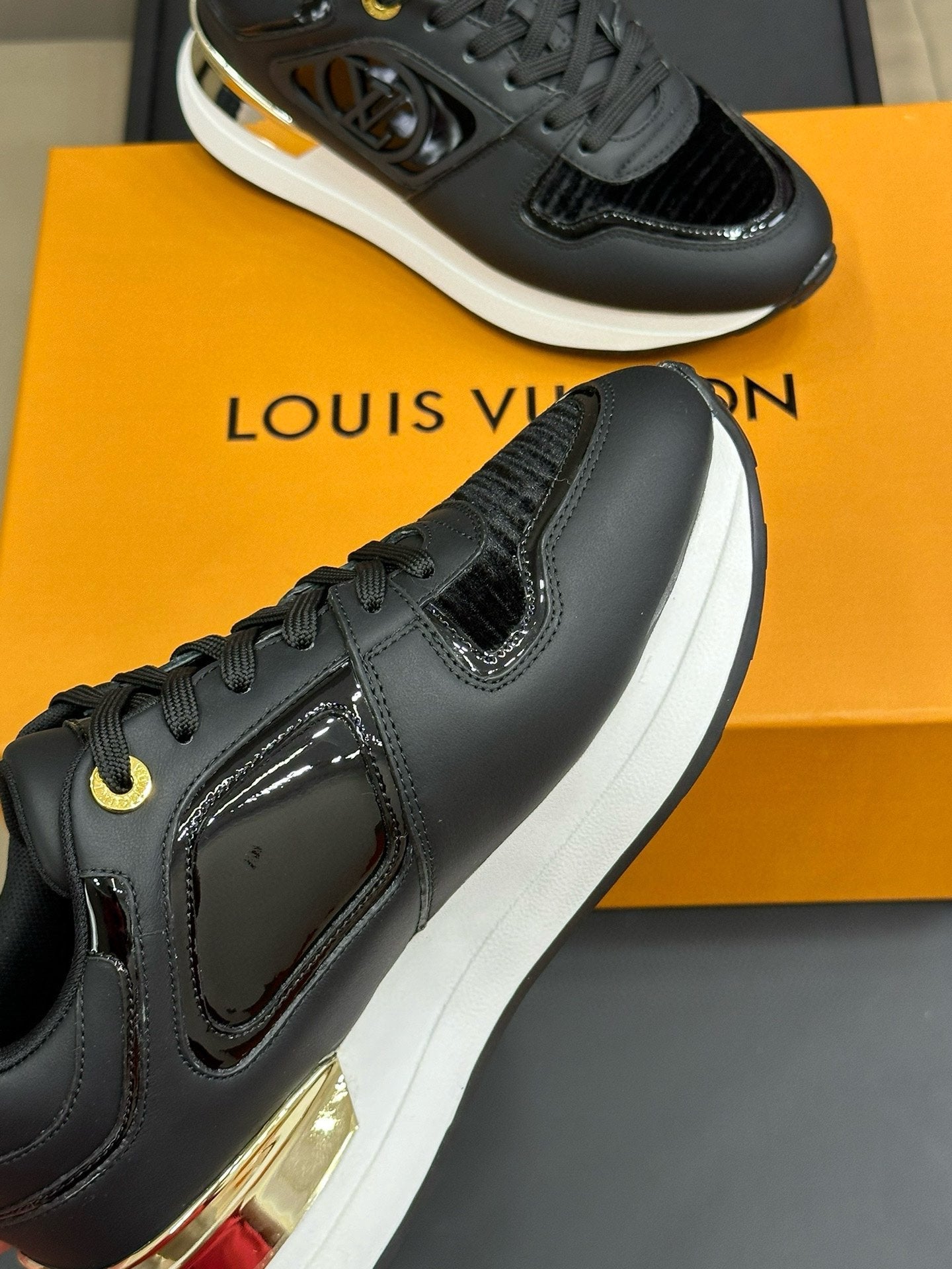 LV NEO RUN AWAY SNEAKER IN BLACK CALFSKIN、mysite、Cacoeks