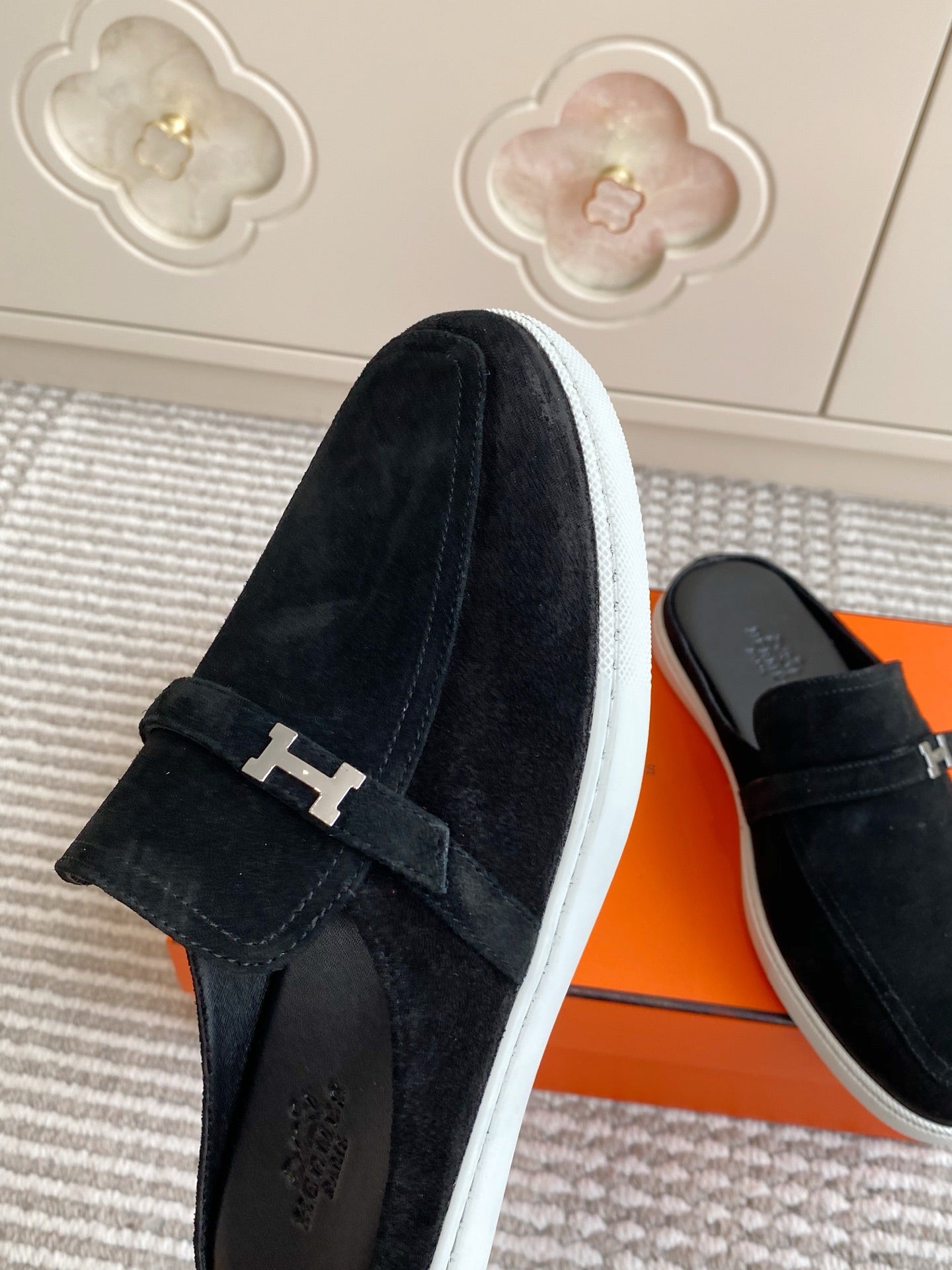 HM 25S MULES IN BLACK SUEDE WITH SILVER HARDWARE、mysite、Cacoeks