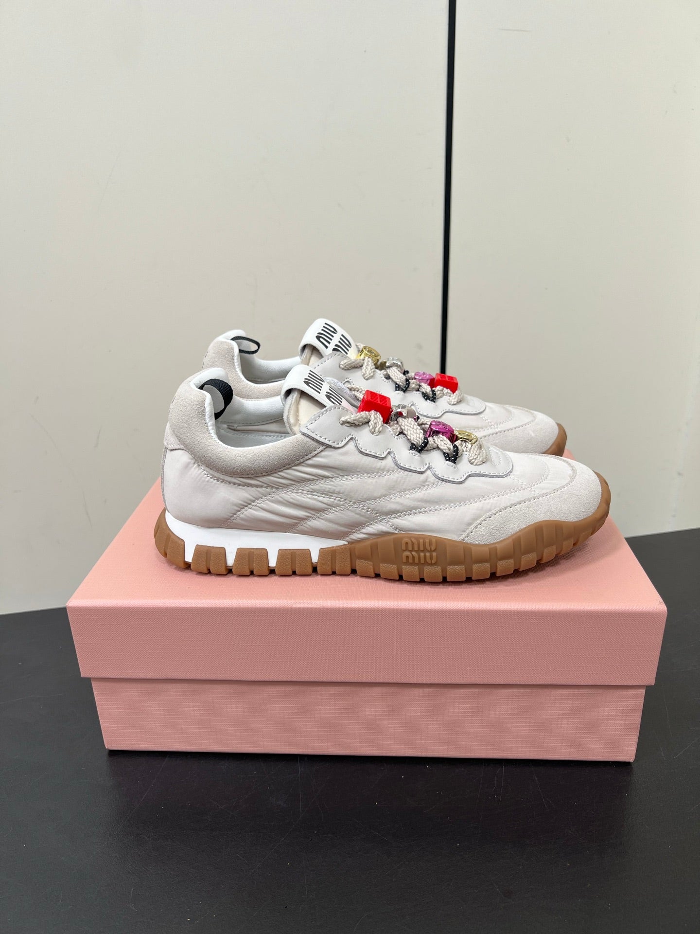 TYRE SNEAKERS IN OFF WHITE TECHNICAL FABRIC AND SUEDE WITH STICKER、mysite、Cacoeks