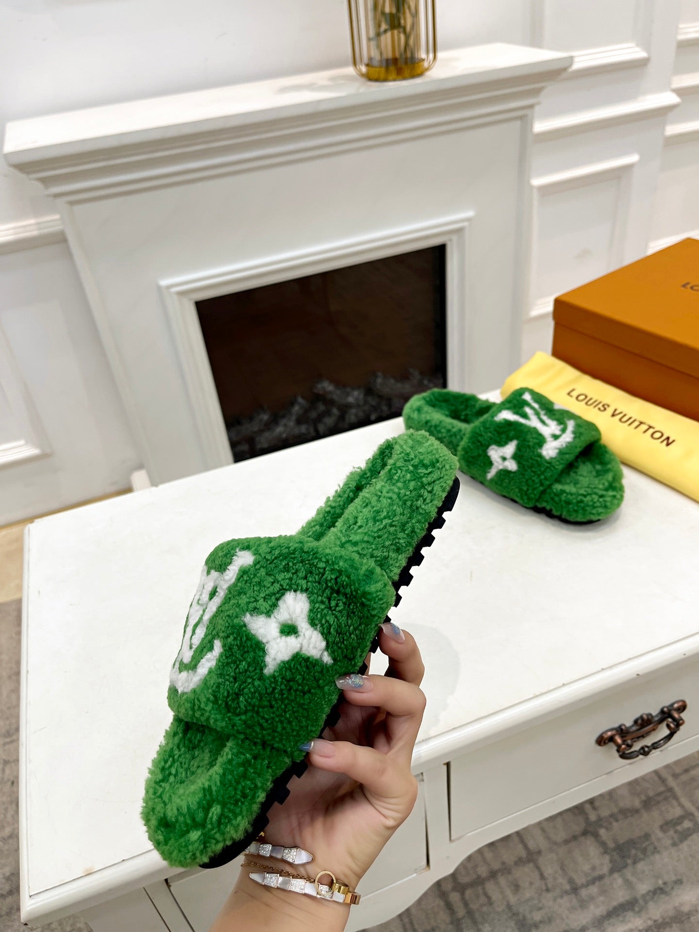 LV FLAT SLIPPER IN EMERALD GREEN MIX WHITE SHEARLING、mysite、Cacoeks