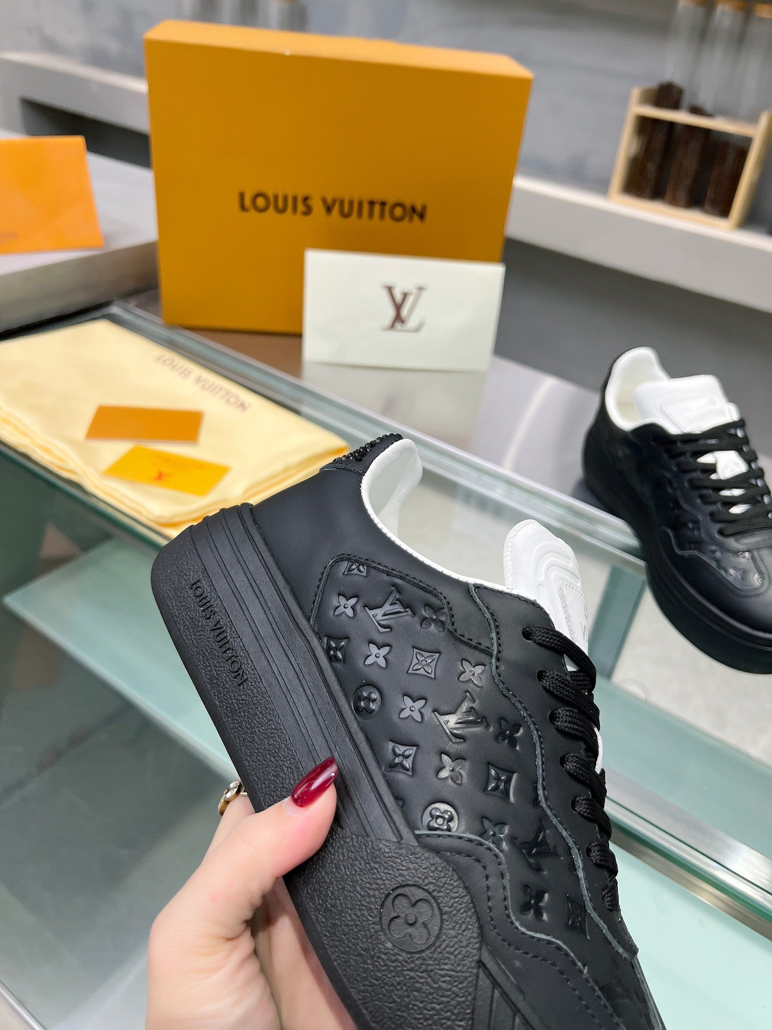 LV WOMEN GROOVY PLATFORM IN BLACK EMBOSSED CALFSKIN、mysite、Cacoeks