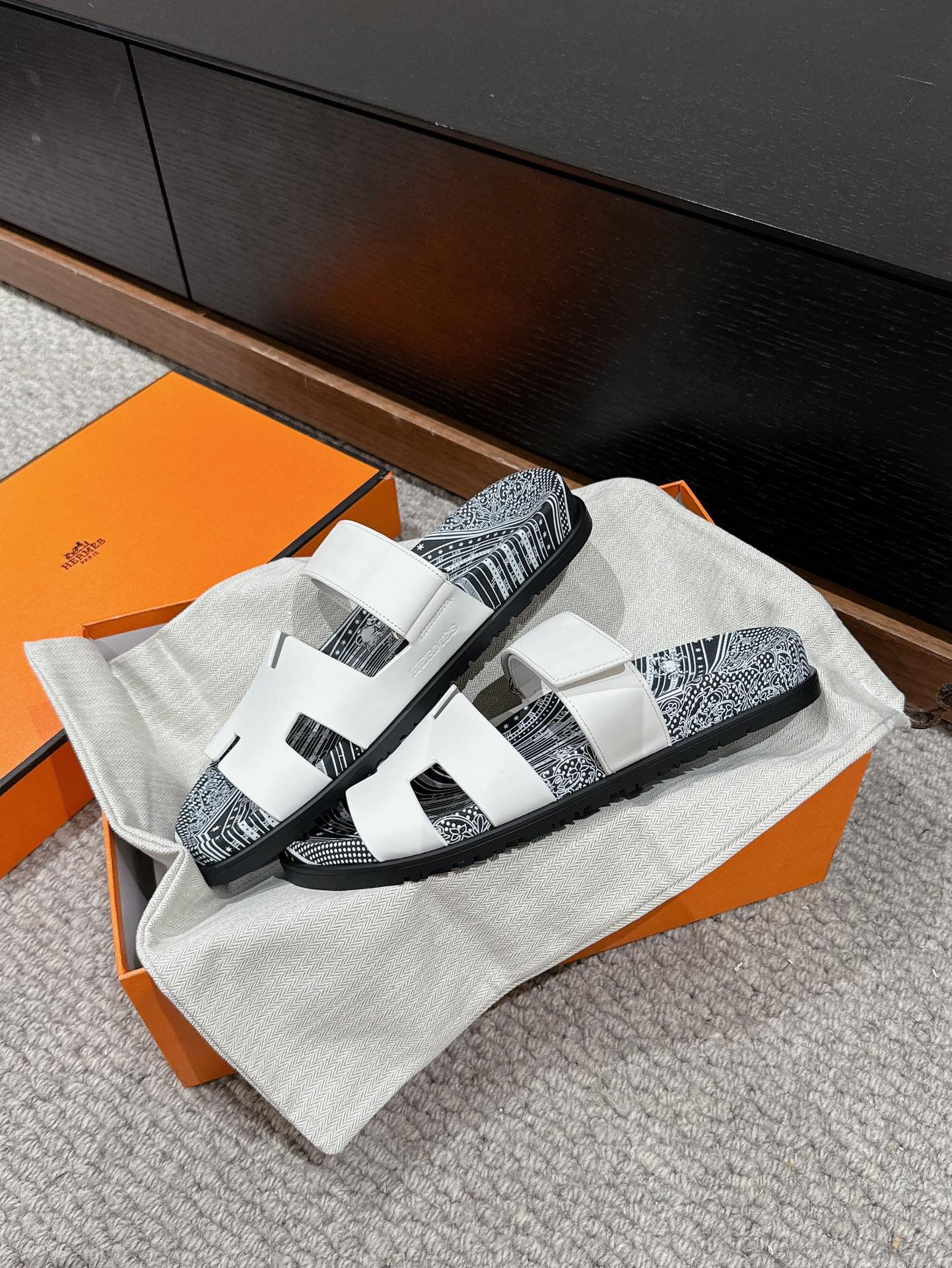 CHYPRE SANDAL WHITE CALFSKIN UNIQUE、mysite、Cacoeks