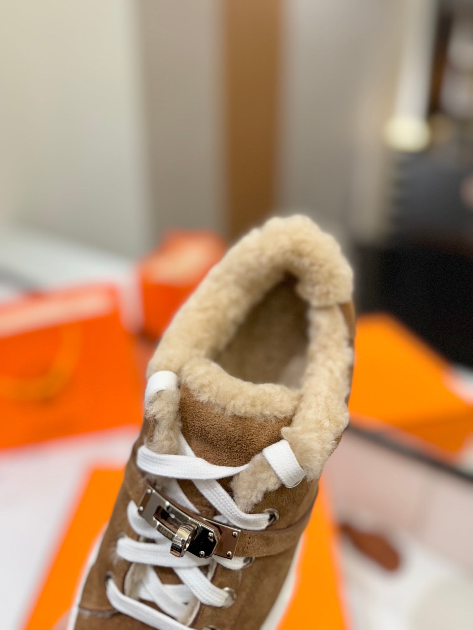 DAY SNEAKER IN BRONZE BROWN SUEDE AND FLEECE LINING、mysite、Cacoeks