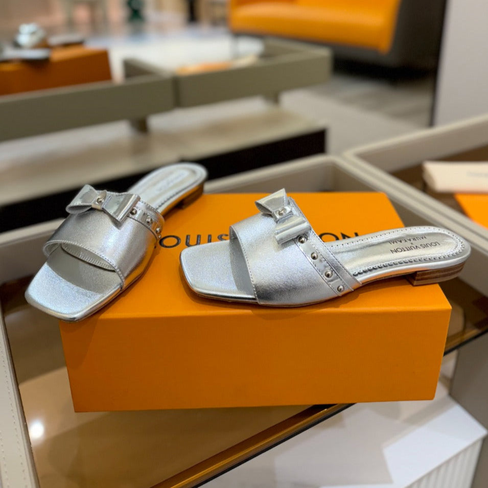 LV X TM 6AM FLAT MULE IN SILVER CALFSKIN、mysite、Cacoeks