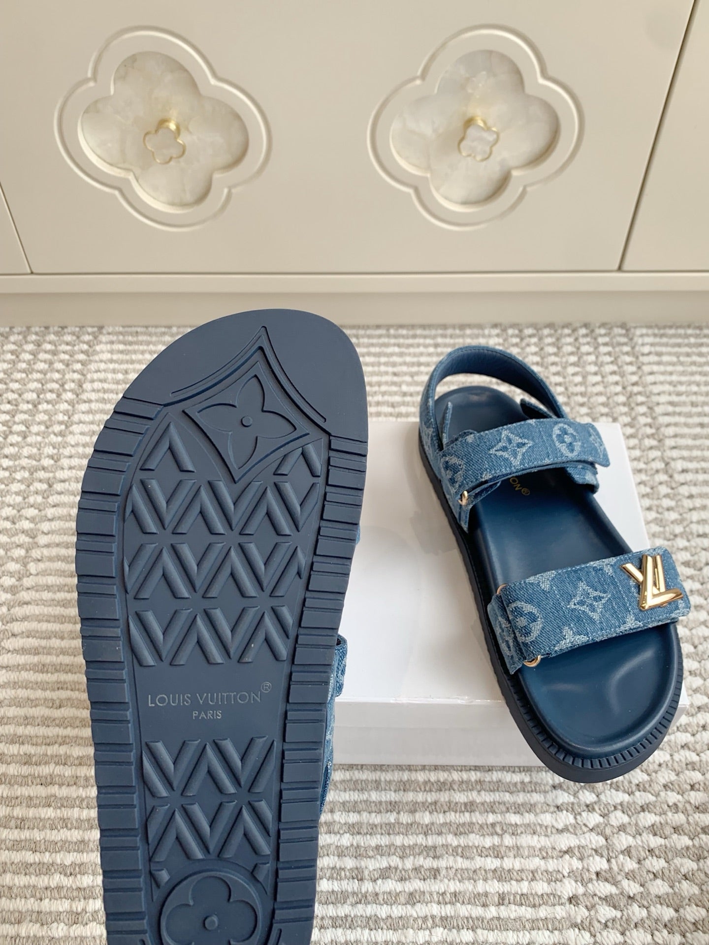 LV SANDALS 25S IN BLUE DENIM AND CALFSKIN WITH GOLD HARDWARE、mysite、Cacoeks