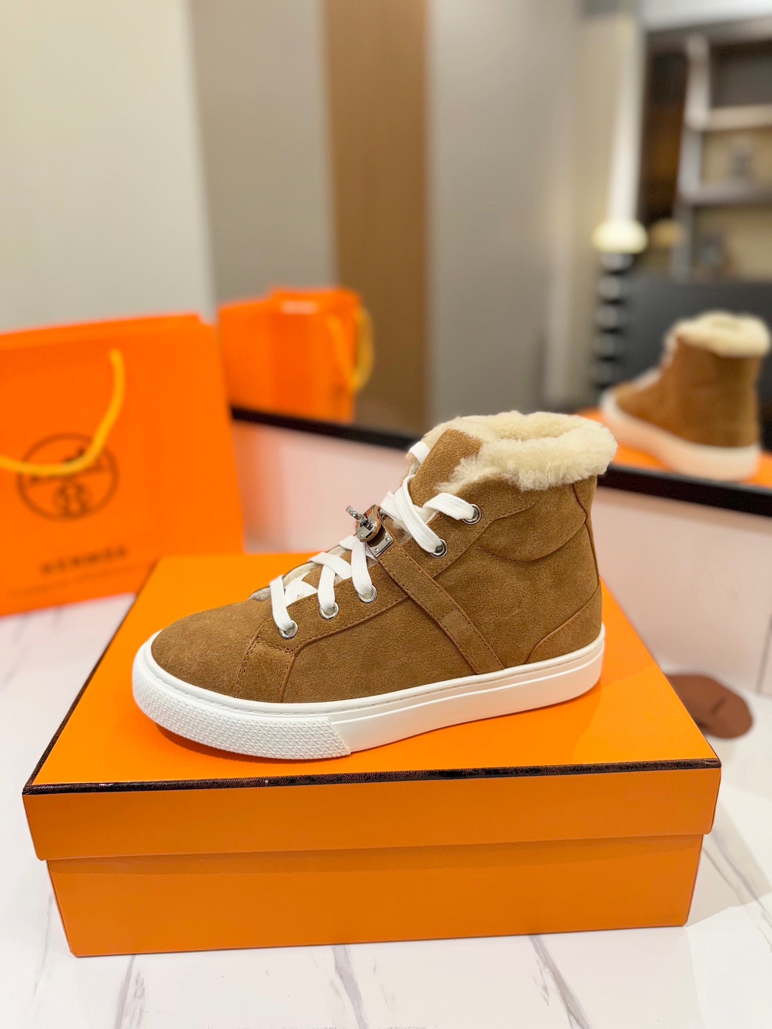 CHEALSEA BOOTS IN BRONZE BROWN SUEDE AND FLEECE LINING、mysite、Cacoeks