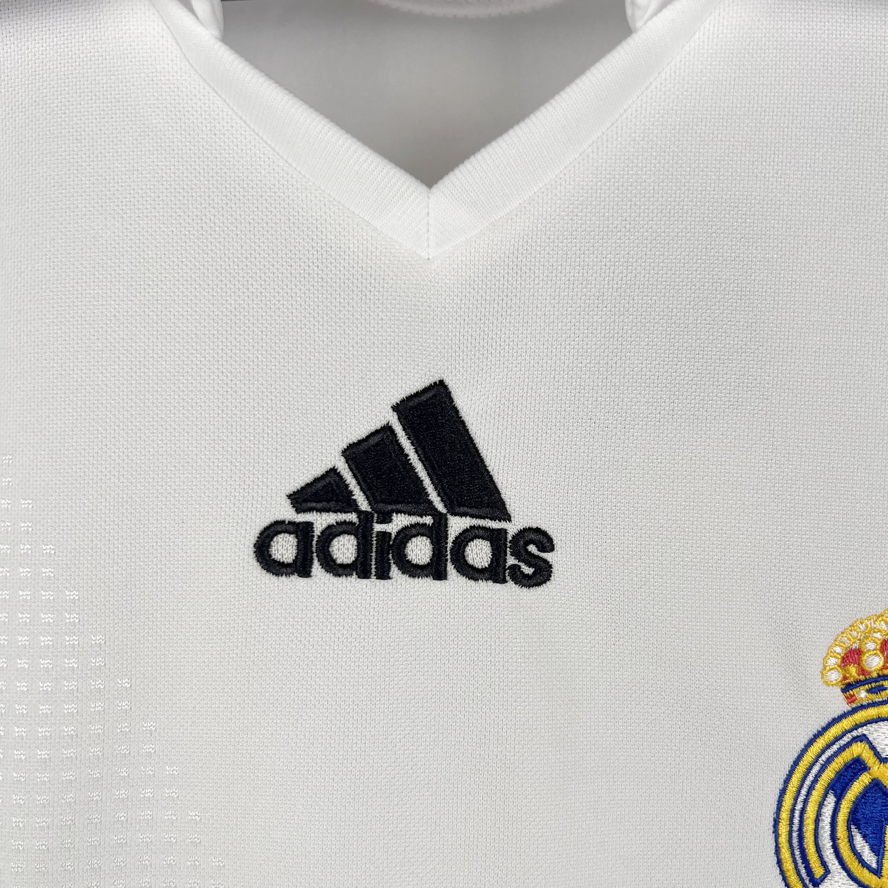 JerseysGala.com | Retro Real Madrid 08-09 Home Stadium Jersey -Customize Name, Number and Patch | Worldwide Shipping