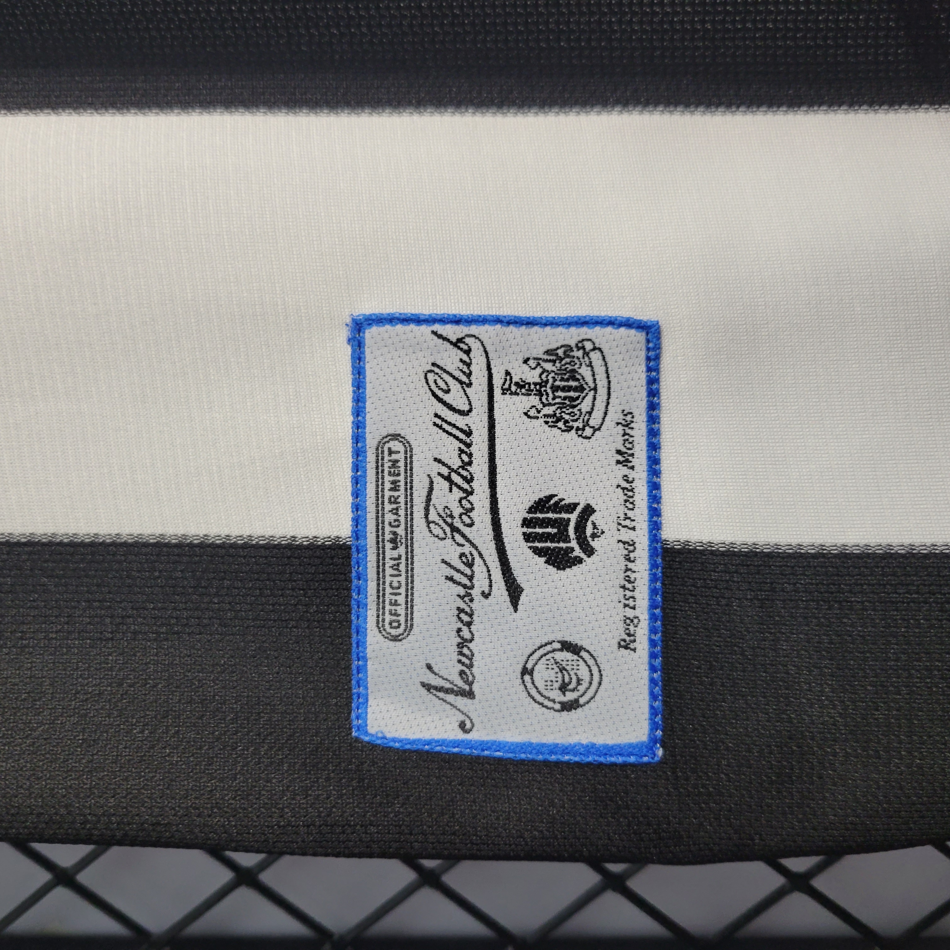 ManixJersey.com | Retro Newcastle United 1995-97 Home Stadium Jersey -Customize Name, Number and Patch | Worldwide Shipping