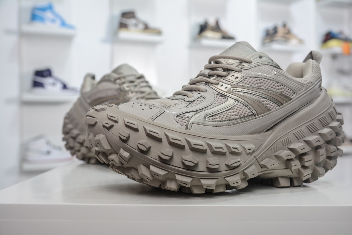 Balenciaga Defender in Beige、mysite、Cacoeks