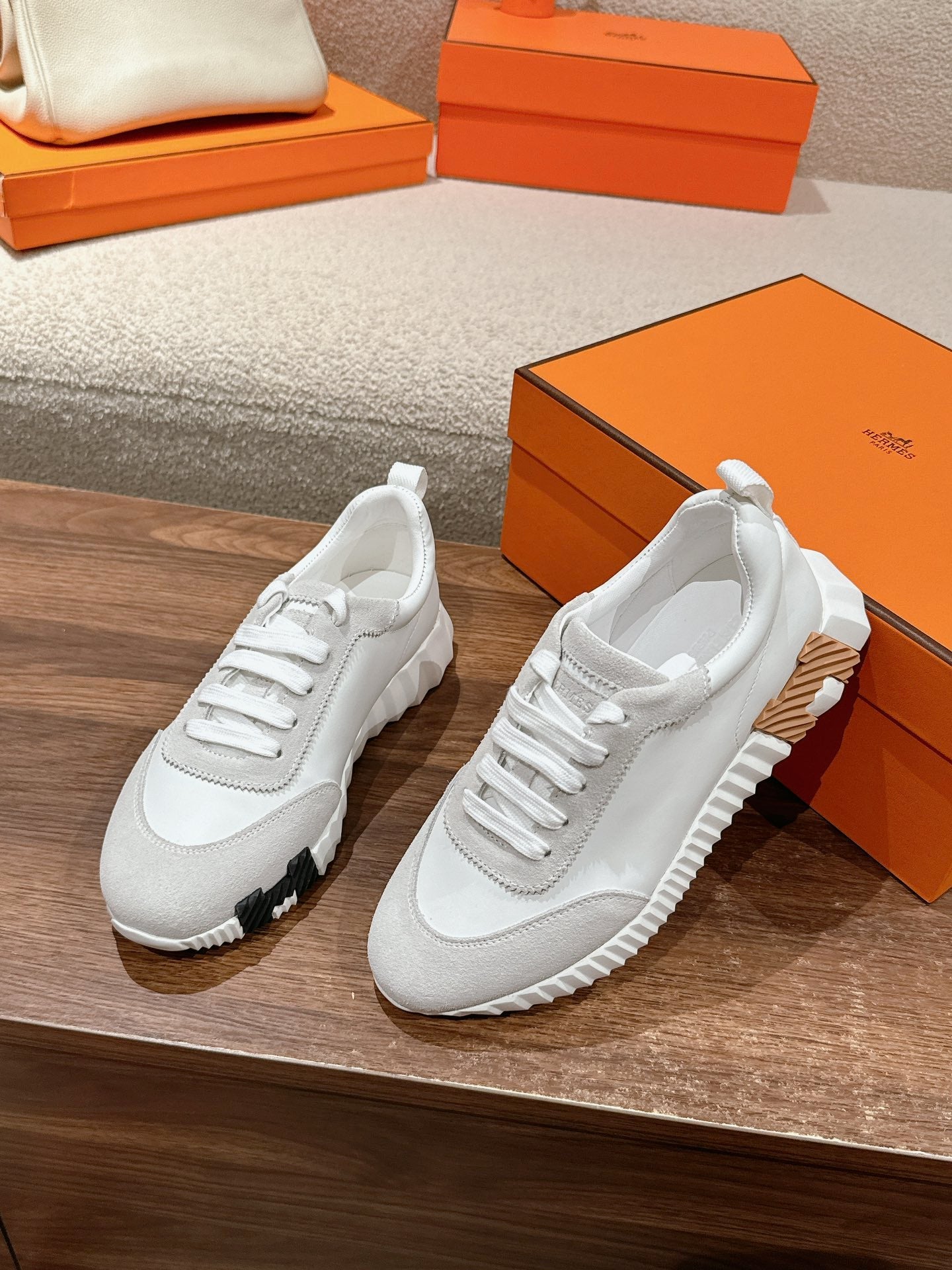 MAINLAND SNEAKER IN PALE GRAY SUEDE AND WHITE CALFSKIN 959308、mysite、Cacoeks