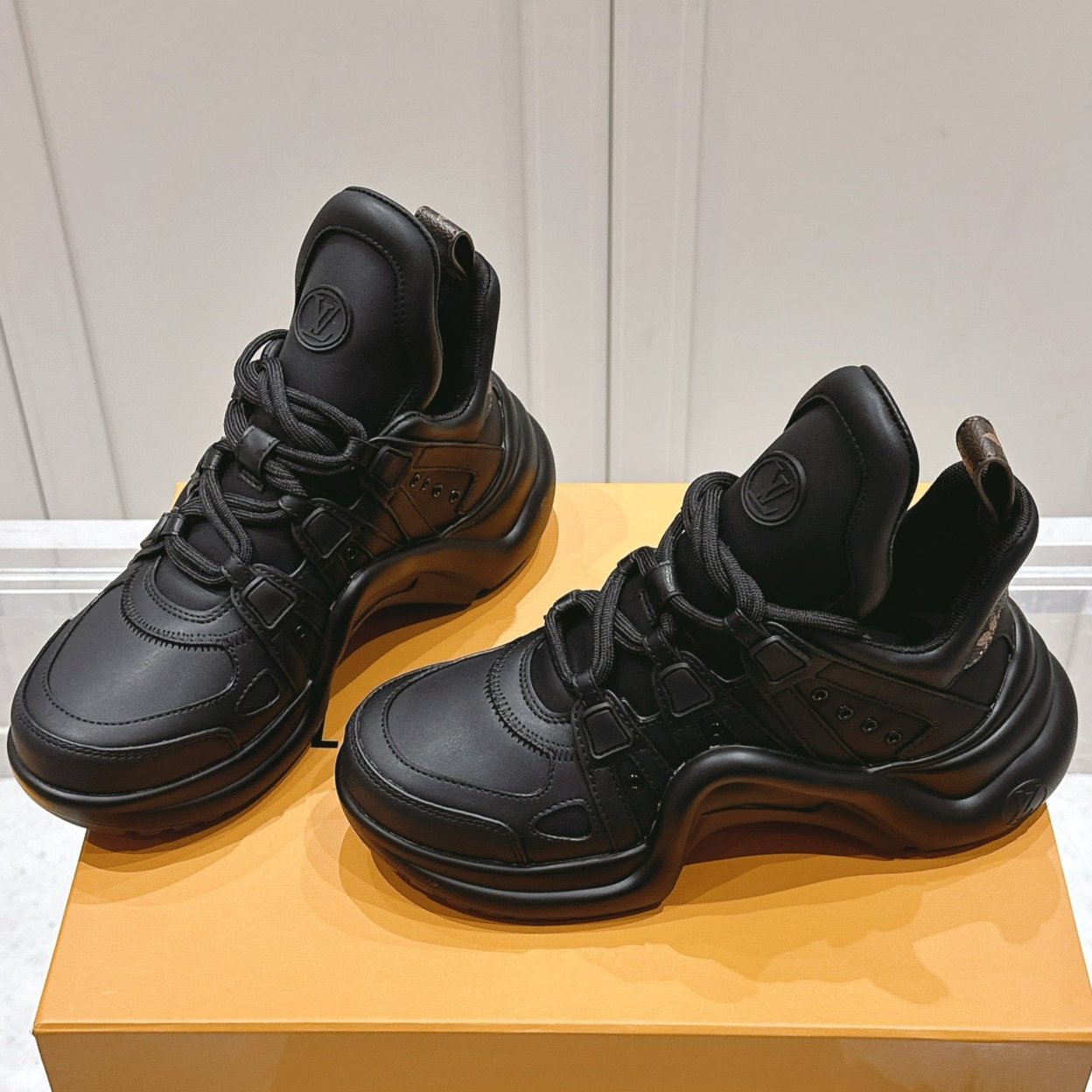 LV BARRACUDA SNEAKER IN BLACK CALFSKIN、mysite、Cacoeks
