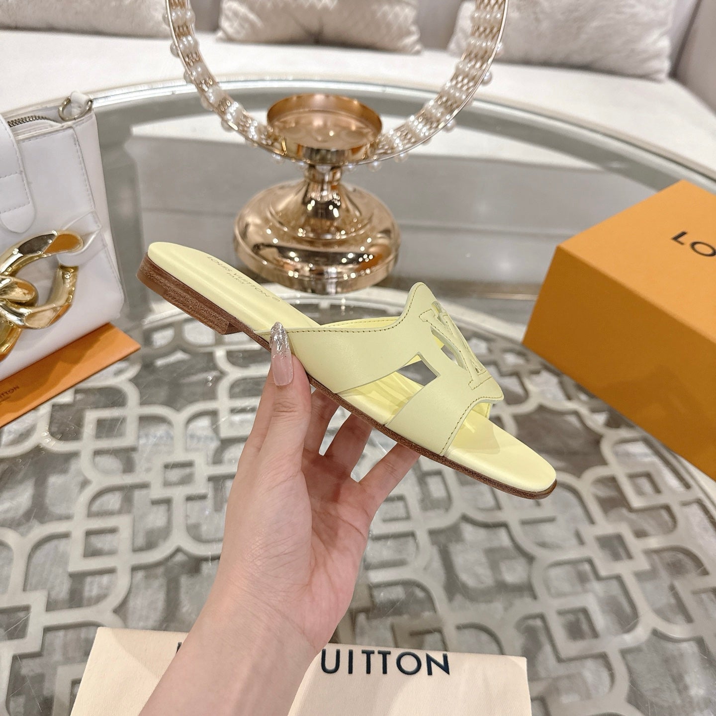 ISOLA FLAT SLIDE IN PALE YELLOW CALFSKIN、mysite、Cacoeks