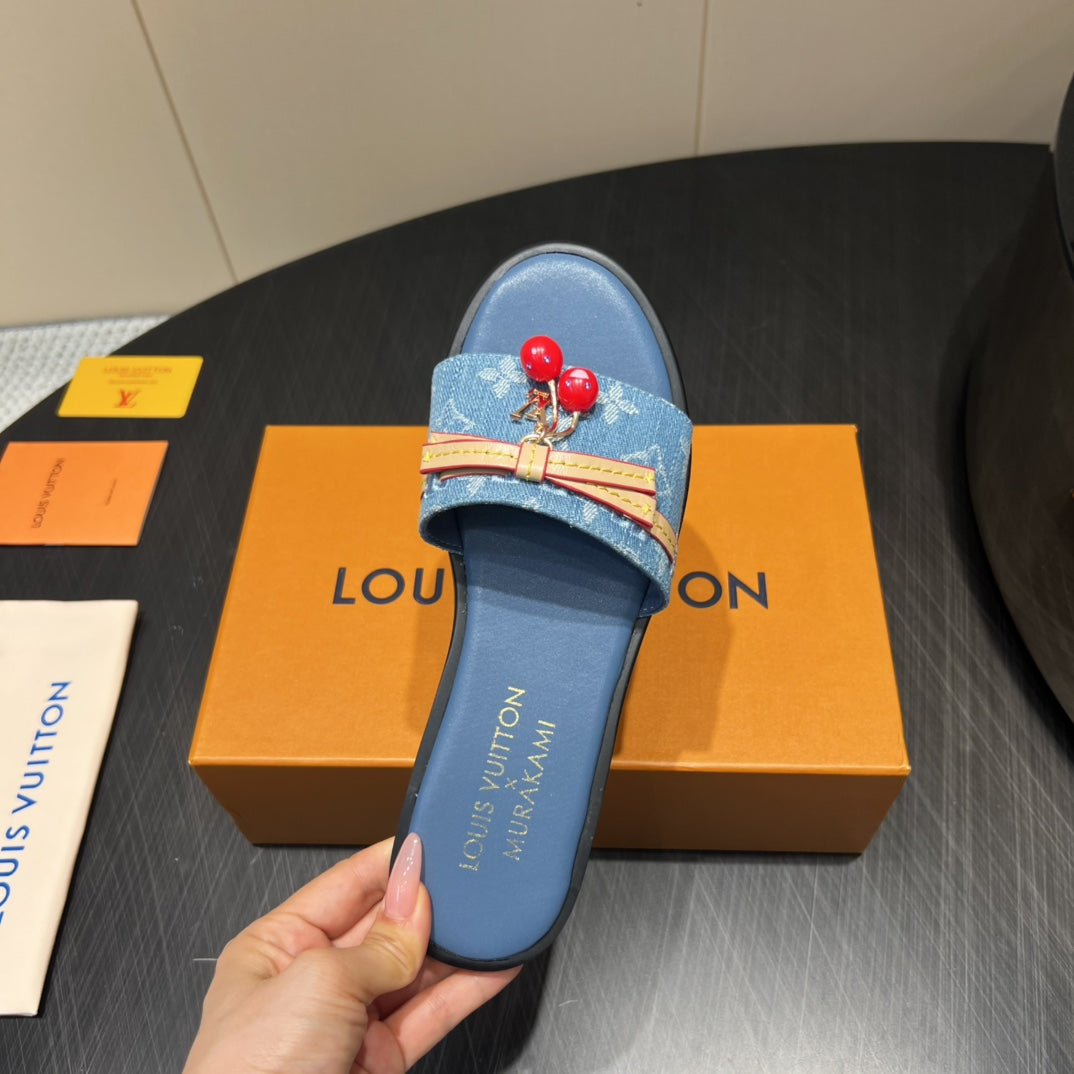 LV SLIDE SANDALS 25S IN BLUE DENIM AND CALFSKIN WITH CHERRY BLOSSOM BUCKLE、mysite、Cacoeks