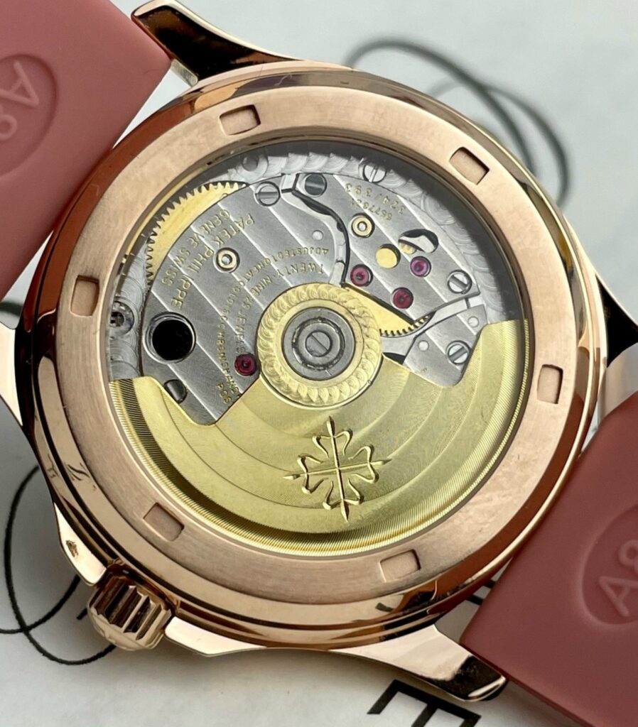 Đồng Hồ Patek Philippe Aquanaut 5072R Bọc Vàng Độ Kim Cương Moissanite 35 (1)