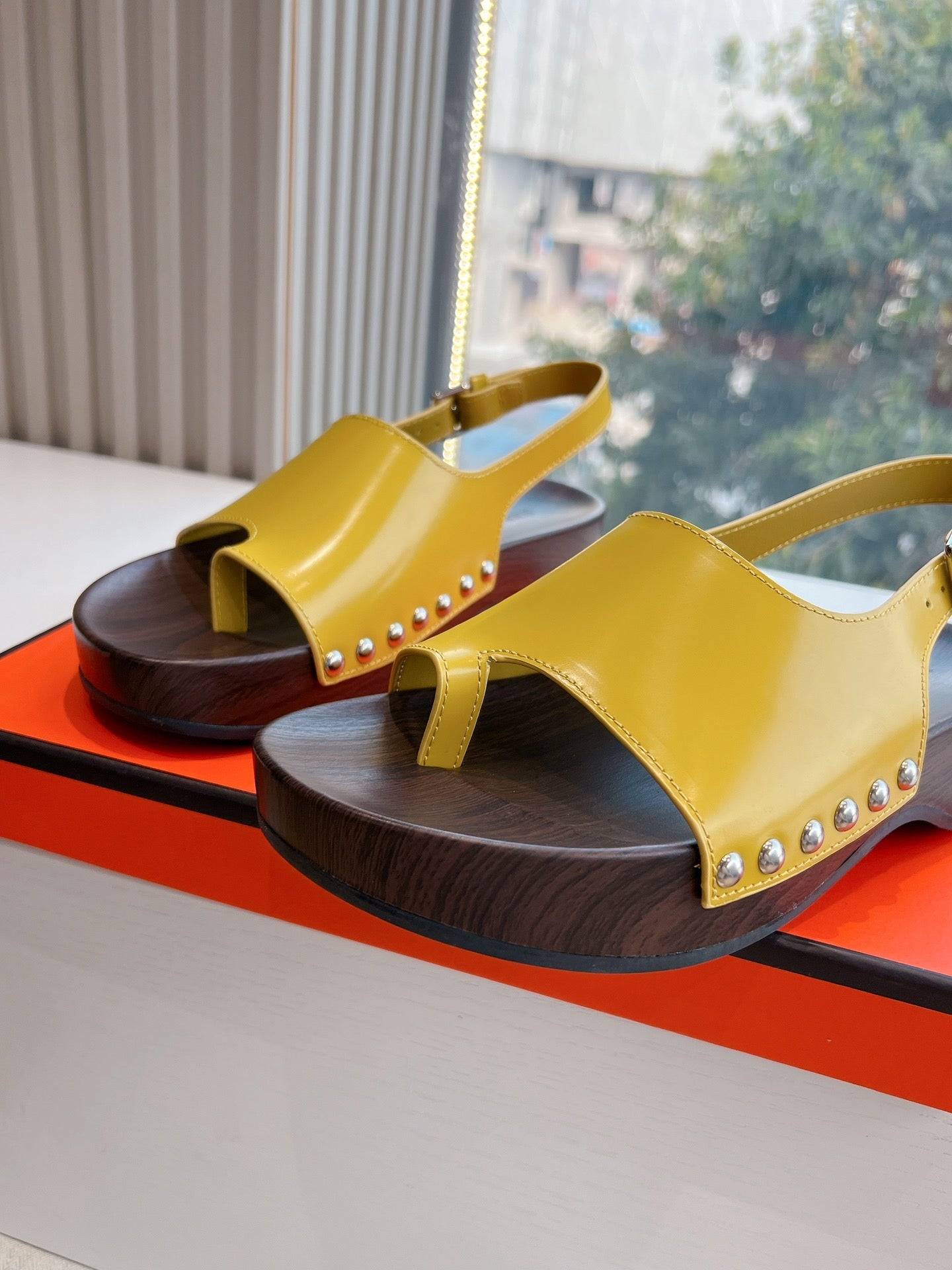FLAT SANDAL IN CORN YELLOW CALFSKIN、mysite、Cacoeks