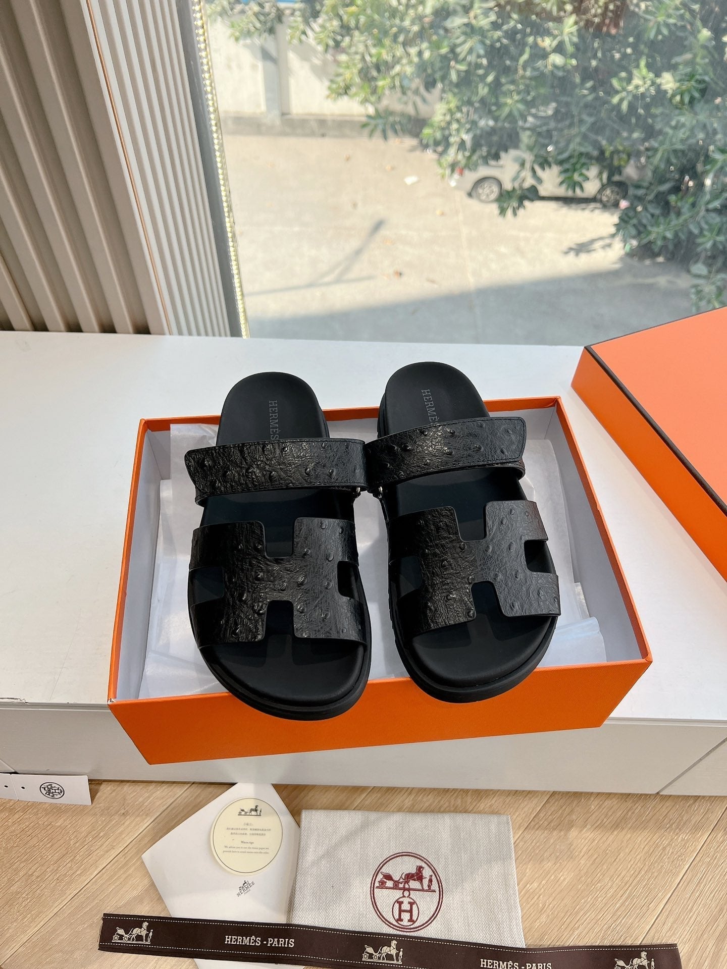 CHYPRE SANDAL IN BLACK GRAINED CALFSKIN、mysite、Cacoeks