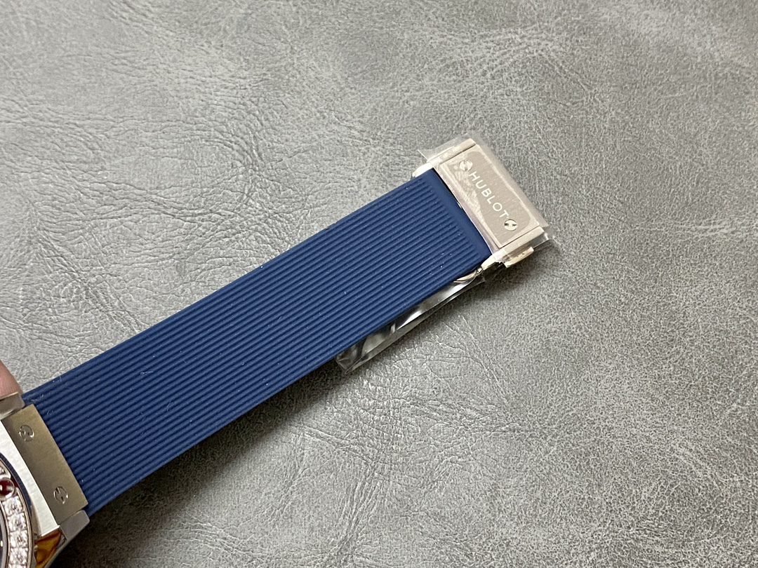 565.NX.7170.RX.1204 Hublot Classic Fusion Titanium Blue Diamonds-fasswatch