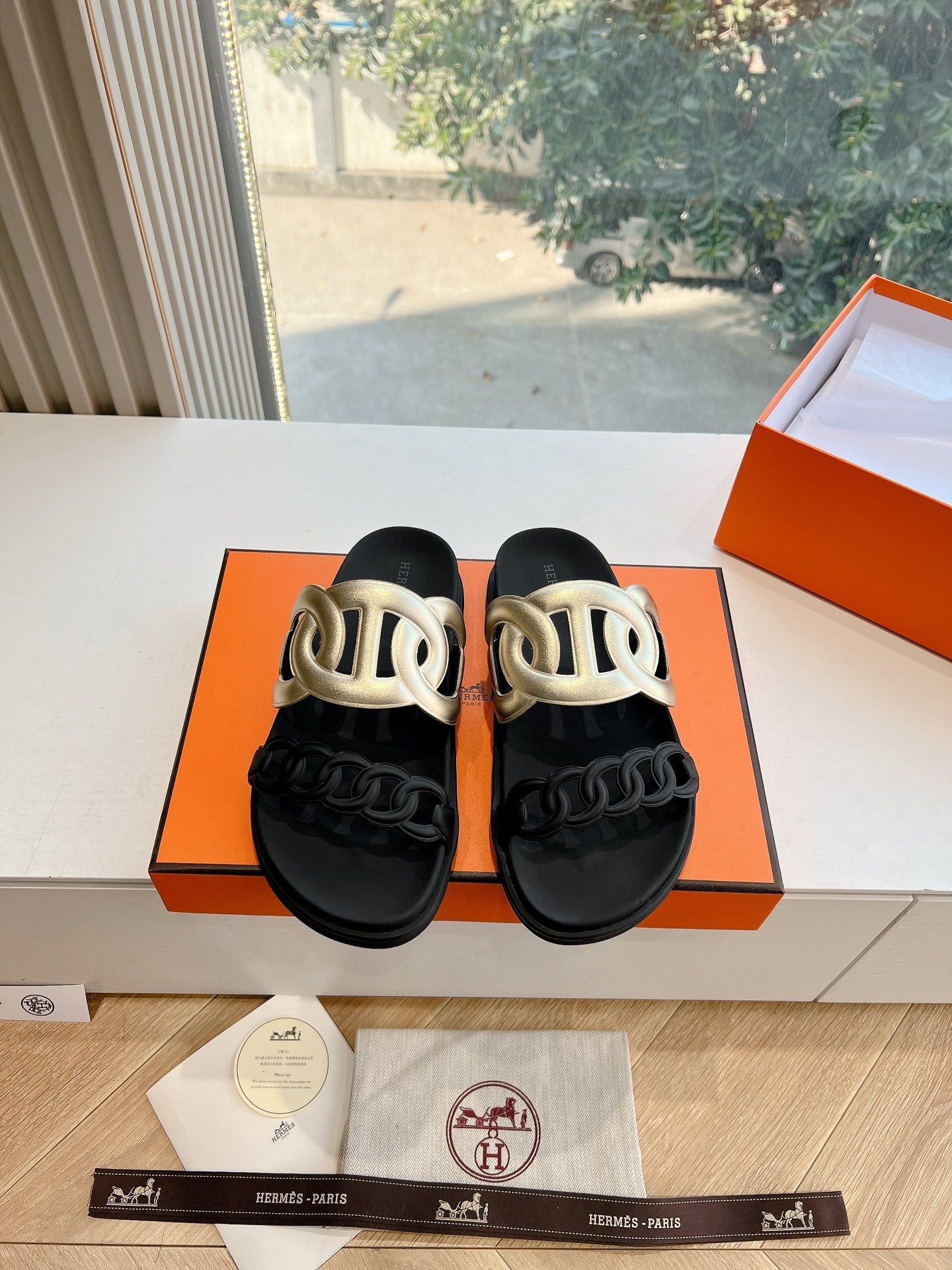 EXTRA SANDAL IN GOLD MIX BLACK CALFSKIN、mysite、Cacoeks