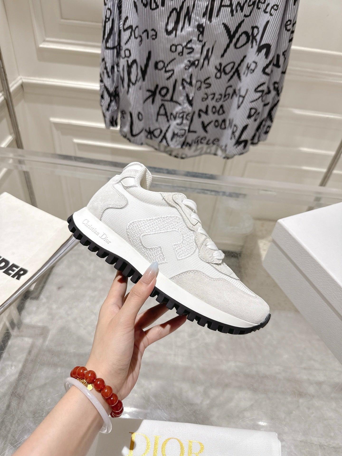 DIOR 25S C'EST DIOR SNEAKER IN WHITE LIGHT GRAY CALFSKIN AND SUEDE、mysite、Cacoeks