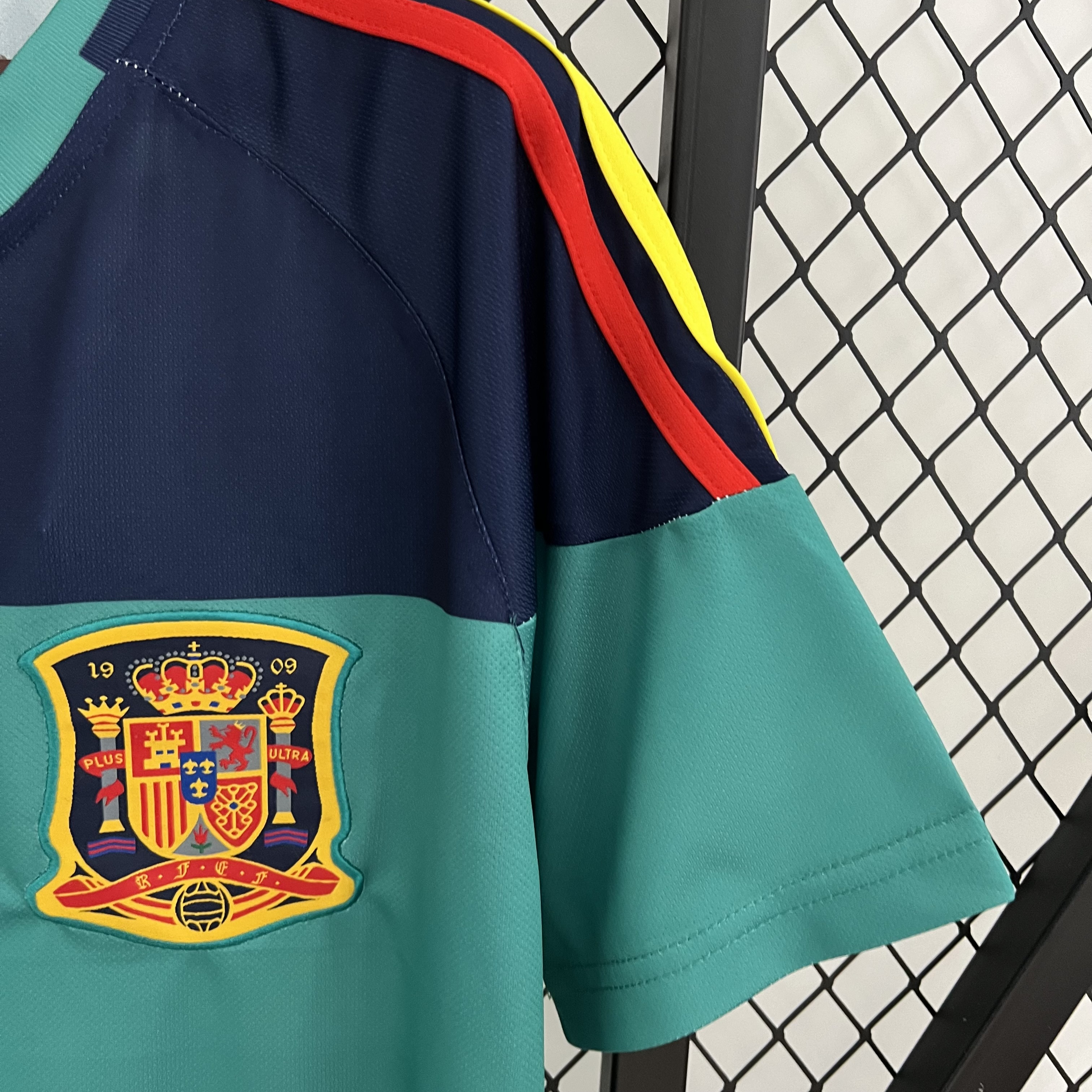 Higojerseys-Retro Spain 2010 Green Goalkeeper Jersey