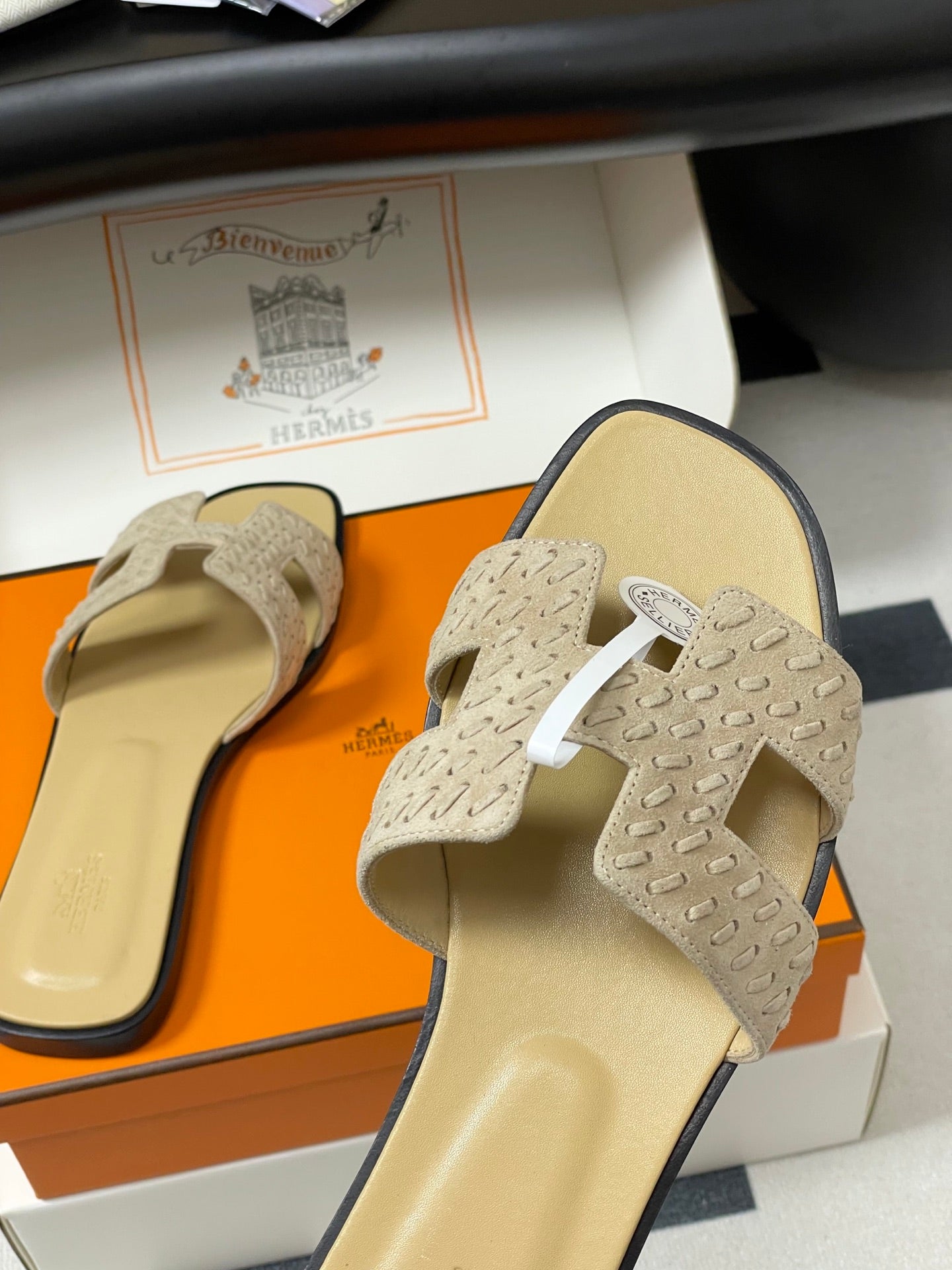 HM 25S ORAN SANDAL IN BEIGE SUEDE AND LAMBSKIN、mysite、Cacoeks