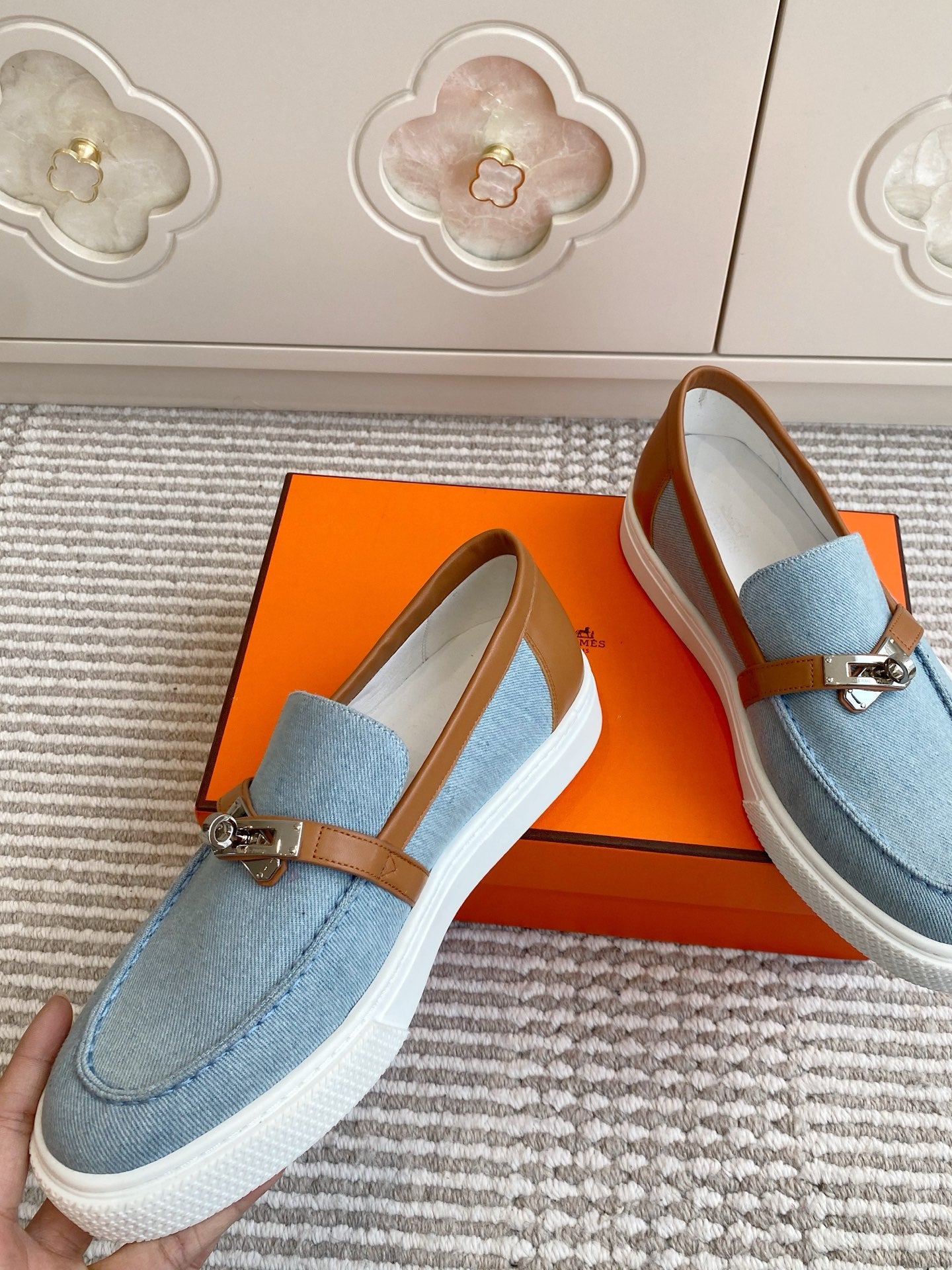 HM 25S SLIP-ON IN SKY BLUE CANVAS AND BROWN LAMBSKIN WITH SILVER HARDWARE、mysite、Cacoeks