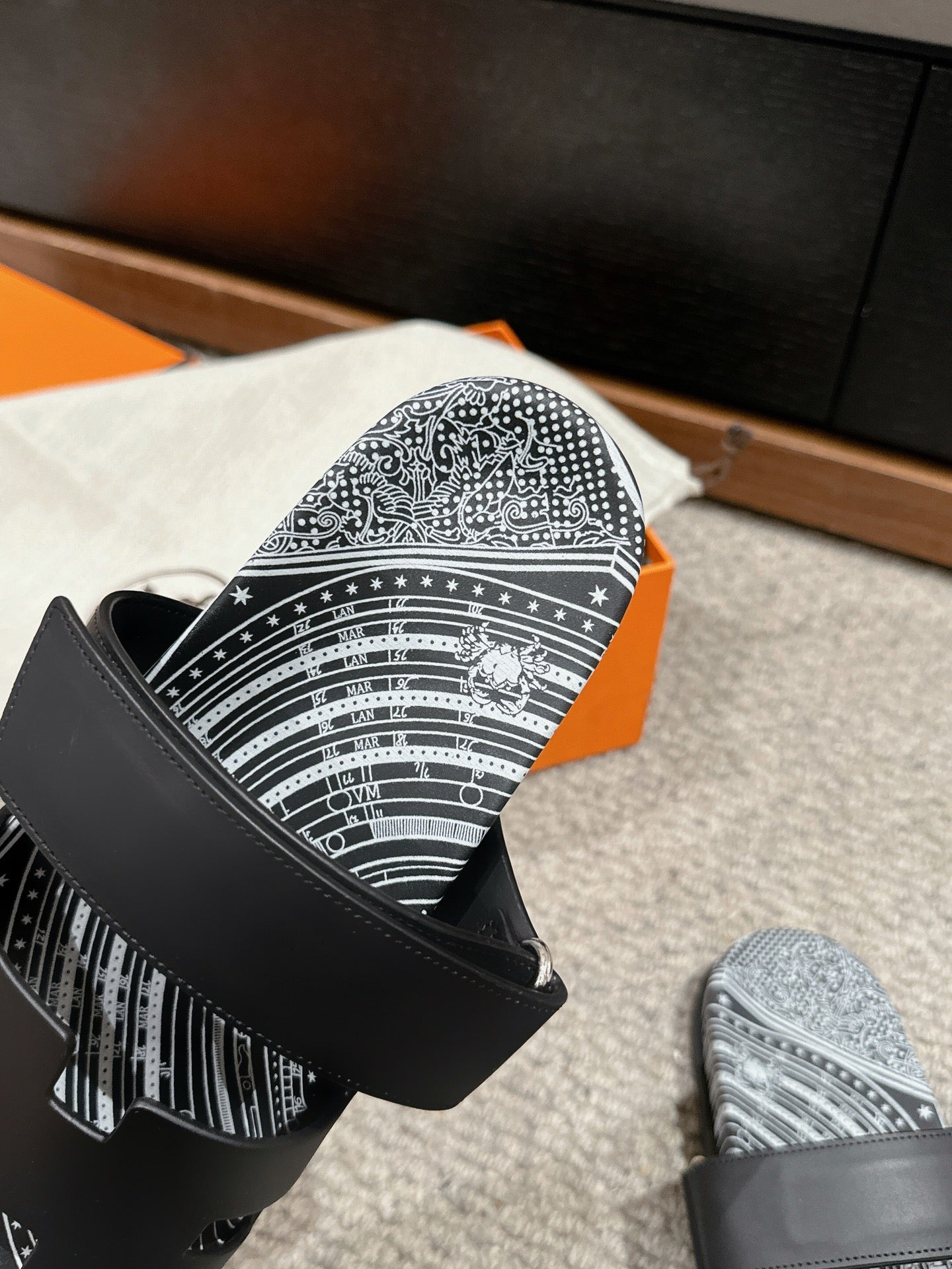 CHYPRE SANDAL BLACK CALFSKIN UNIQUE、mysite、Cacoeks