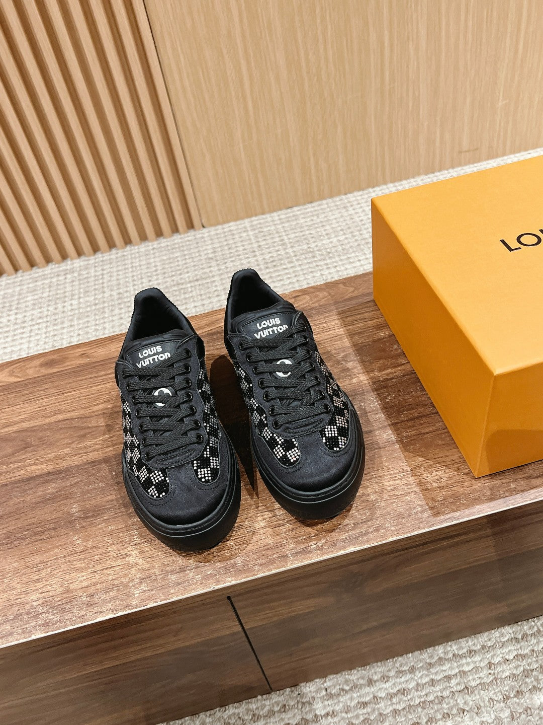 LV GROOVY SNEAKER IN BLACK DAMIER STRASS AND CALFSKIN、mysite、Cacoeks