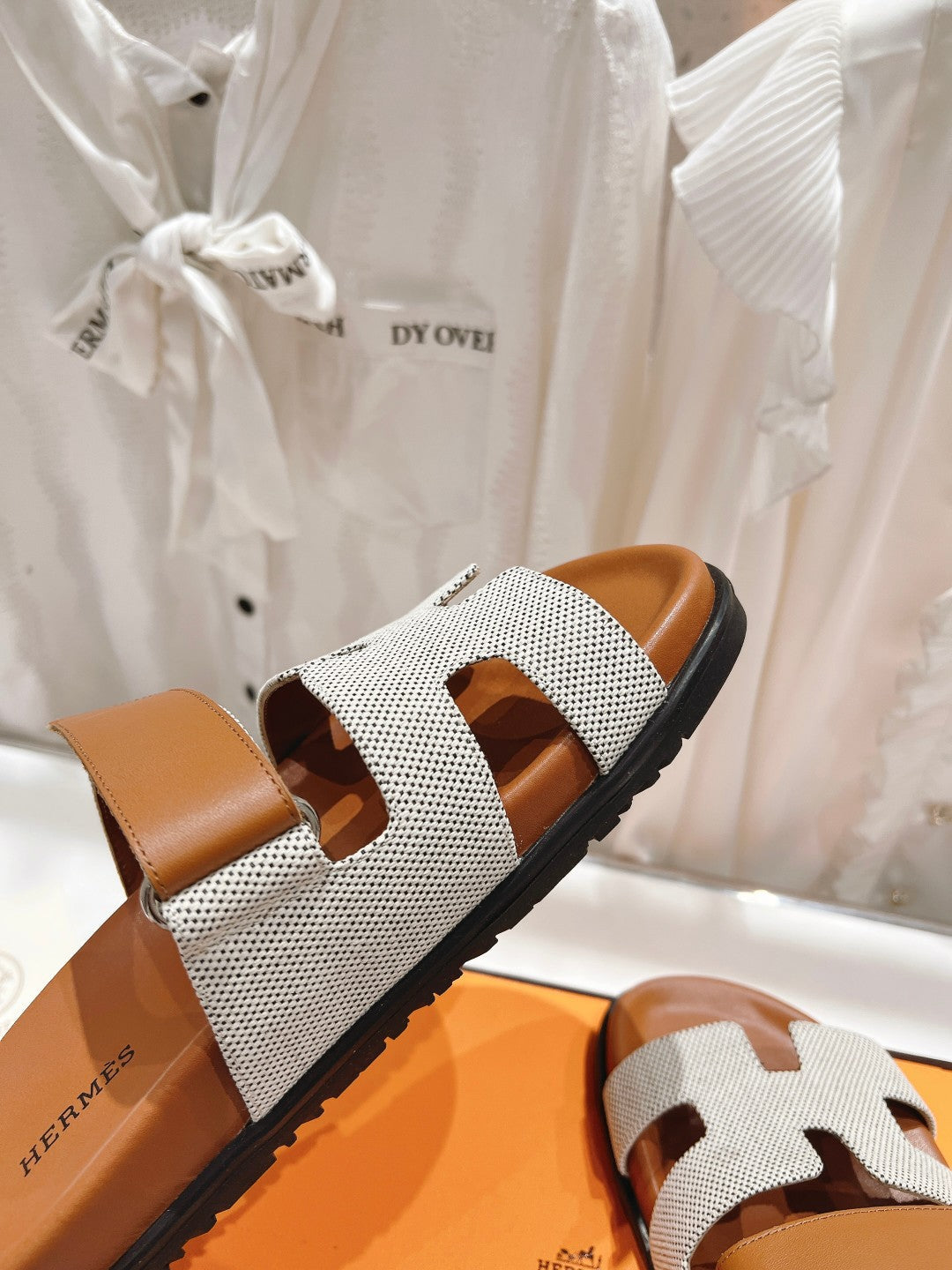 CHYPRE SANDAL BRIGHT BROWN LAMBSKIN AND SILVER DENIM、mysite、Cacoeks