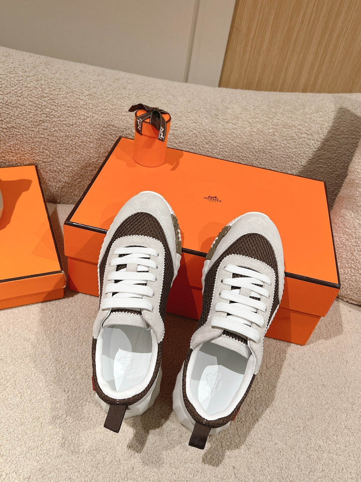 MAINLAND SNEAKER IN PALE GRAY SUEDE AND MOCHA BROWN BREATHABLE MESH FABRIC、mysite、Cacoeks