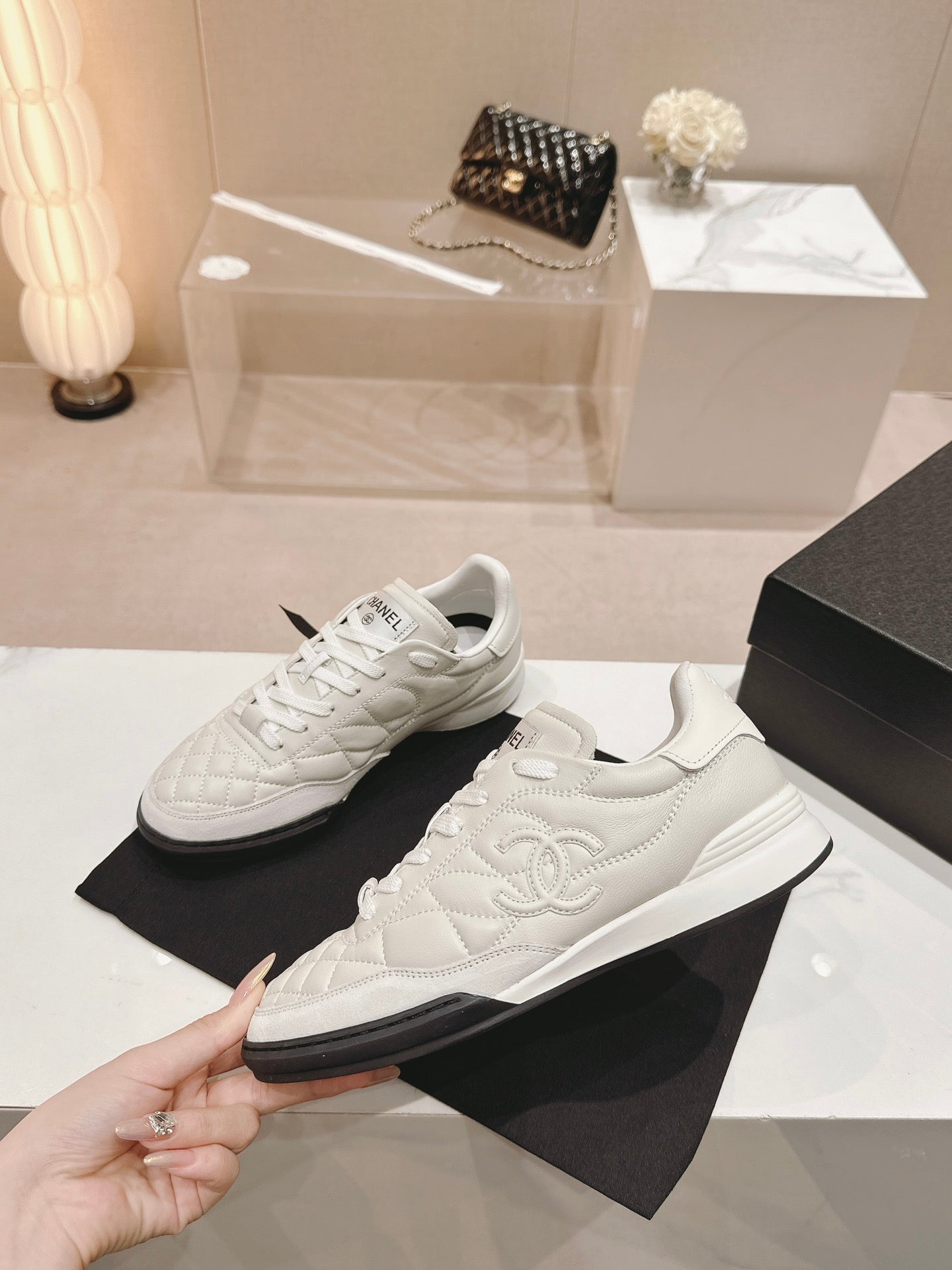 SNEAKERS IN GLOSSY WHITE LAMBSKIN、mysite、Cacoeks