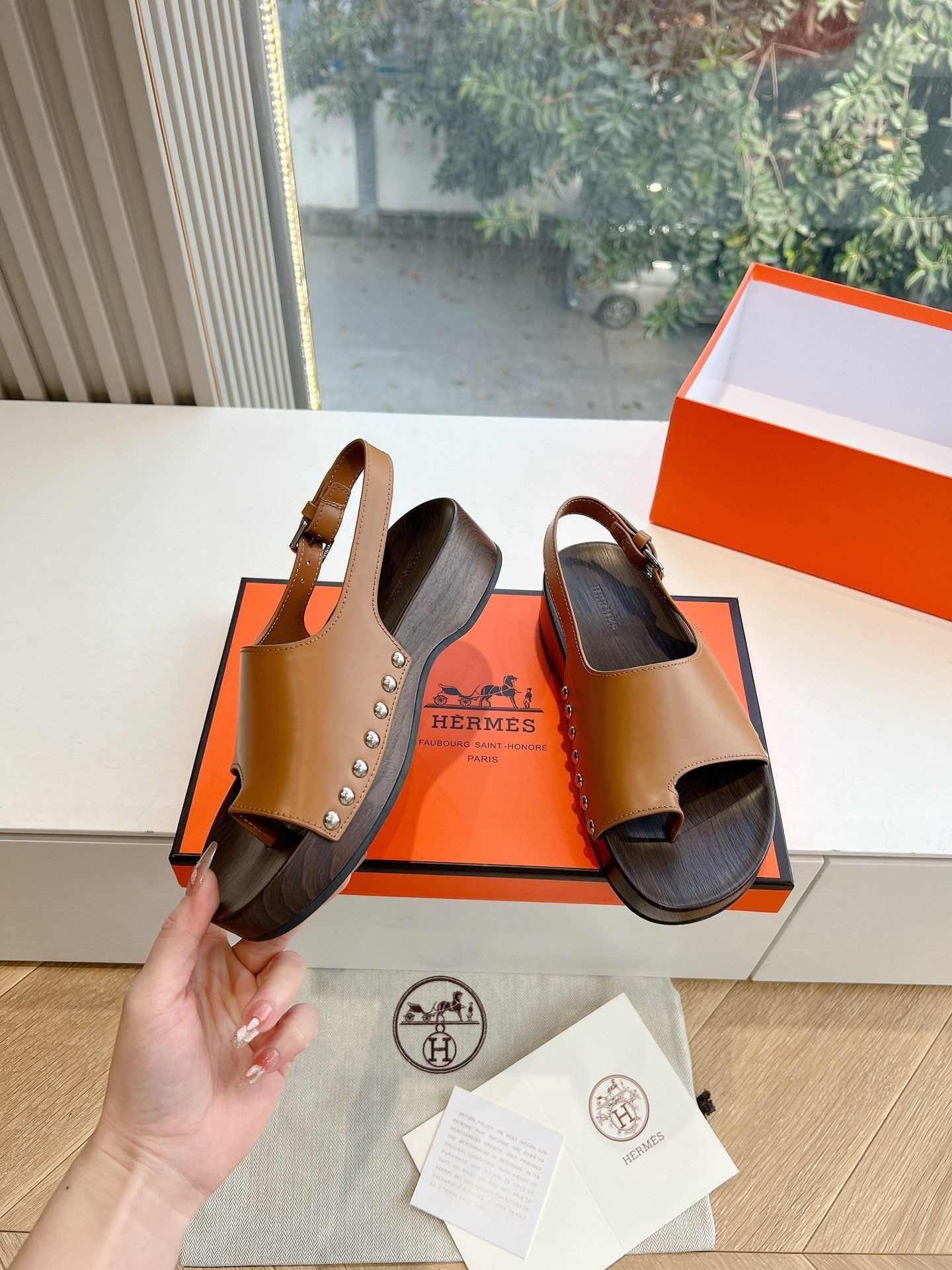 FLAT SANDAL IN BRONZE BROWN CALFSKIN、mysite、Cacoeks