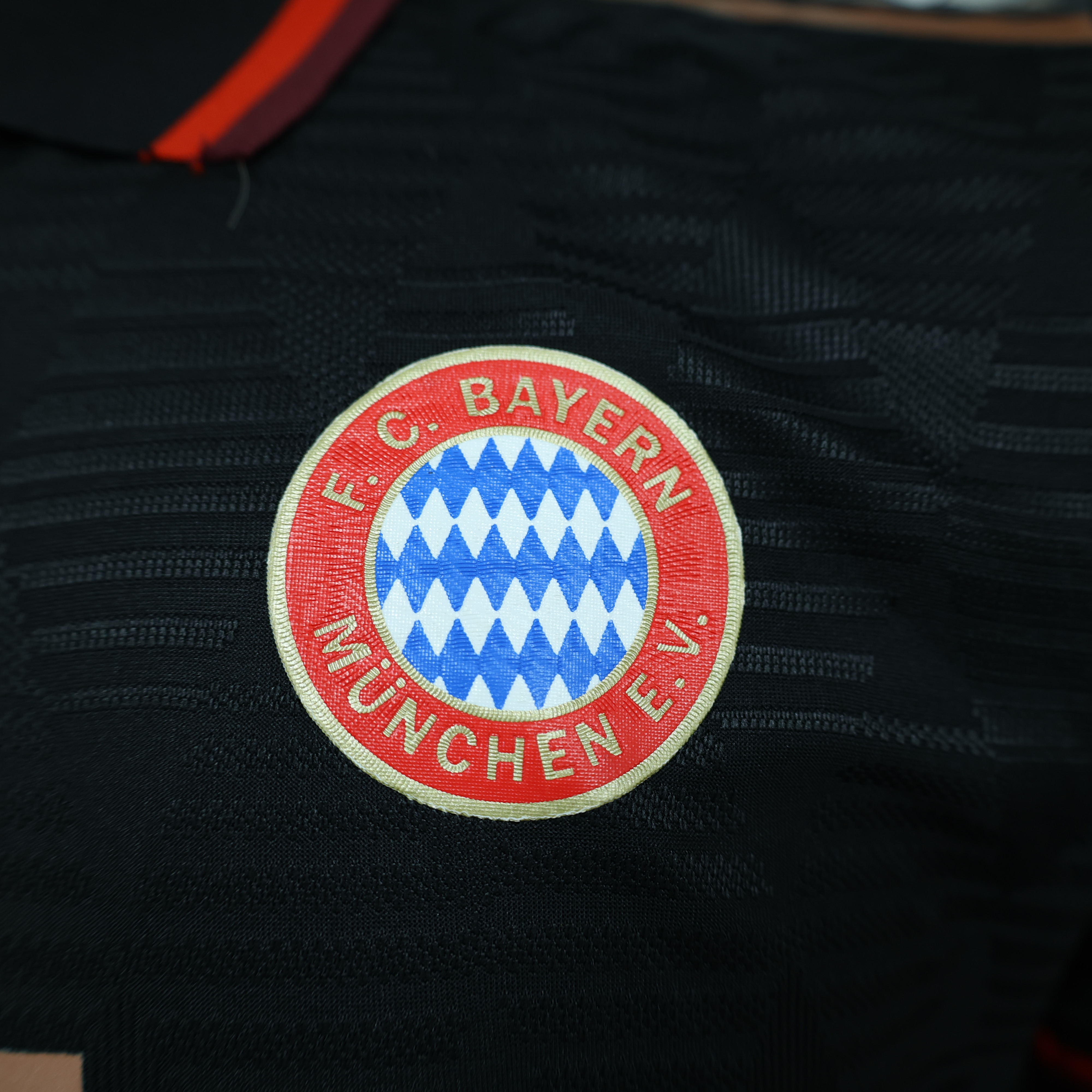 ManixJersey.com | Bayern Munich 24-25 Black & Gold Training Jersey - Player Version -Customize Name, Number and Patch | Worldwide Shipping