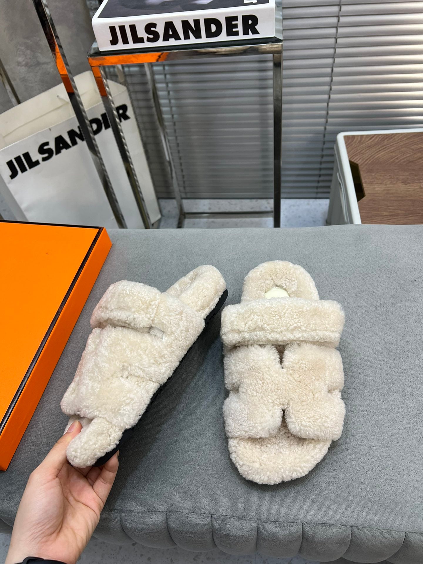 CHYPRE SLIPPERS IN BISQUE BEIGE LAMB WOOL、mysite、Cacoeks