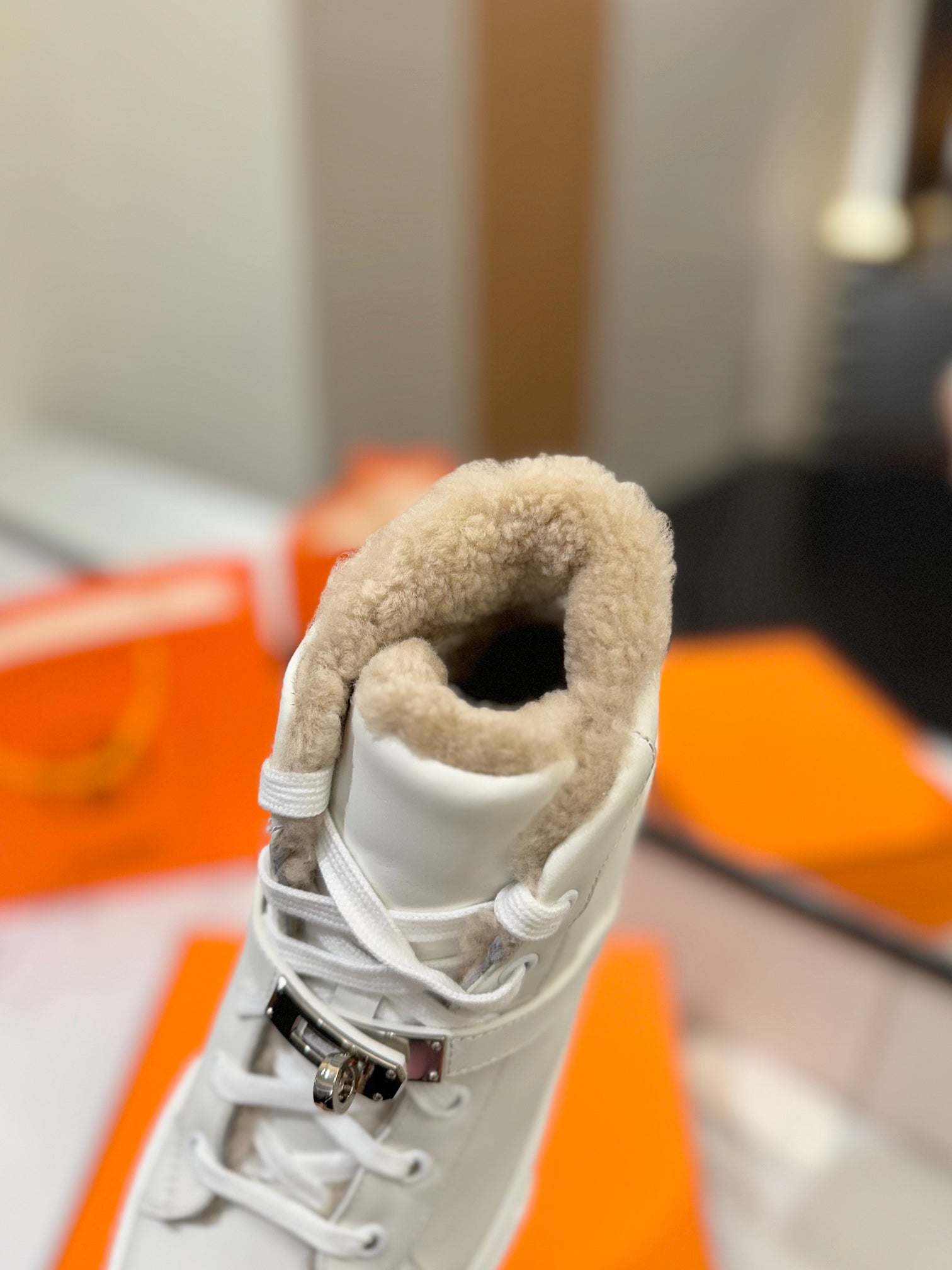 CHEALSEA BOOTS IN WHITE CALFSKIN AND FLEECE LINING、mysite、Cacoeks