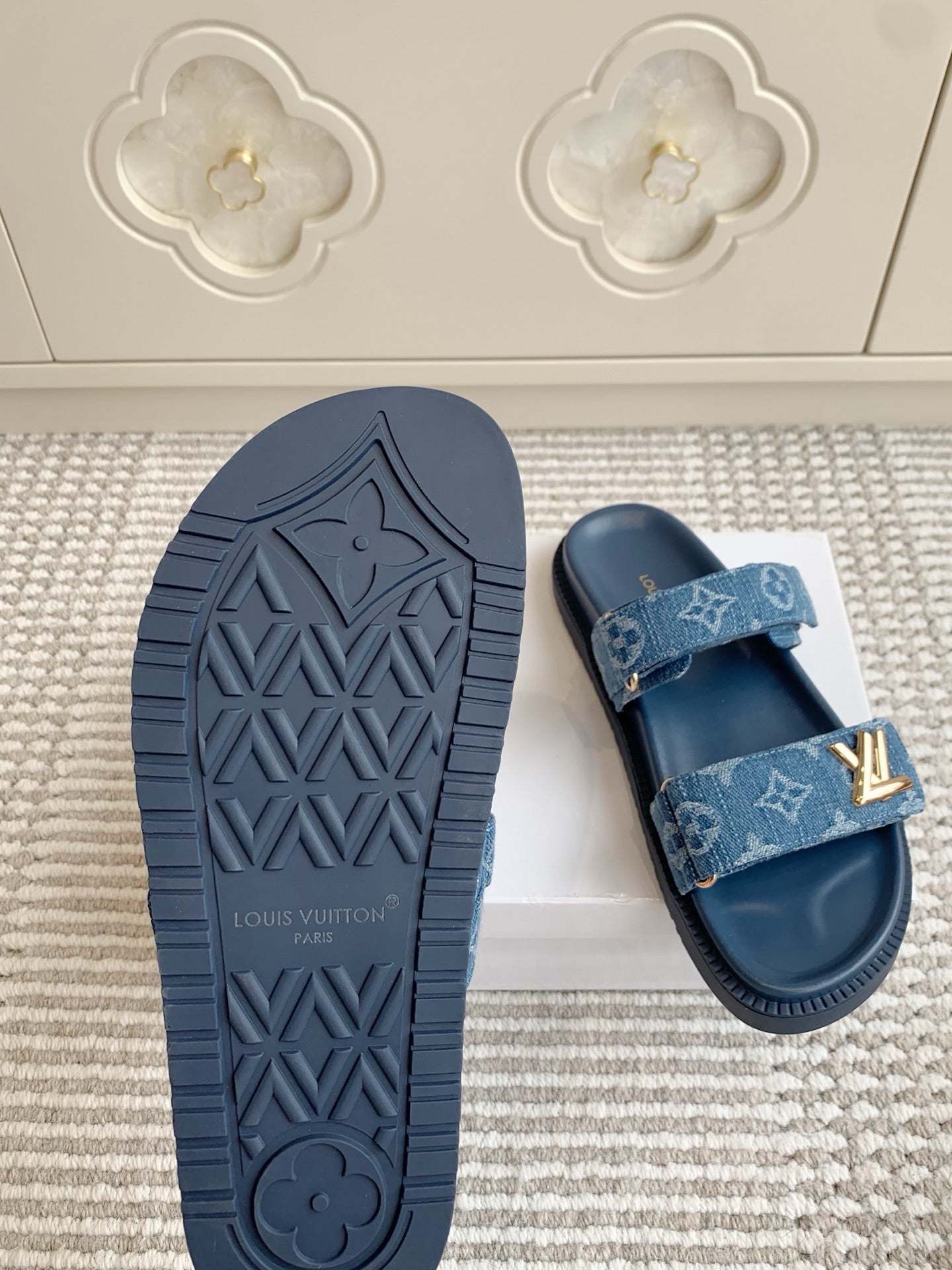 LV TWO-STRAP SANDALS 25S IN BLUE DENIM AND CALFSKIN WITH GOLD HARDWARE、mysite、Cacoeks