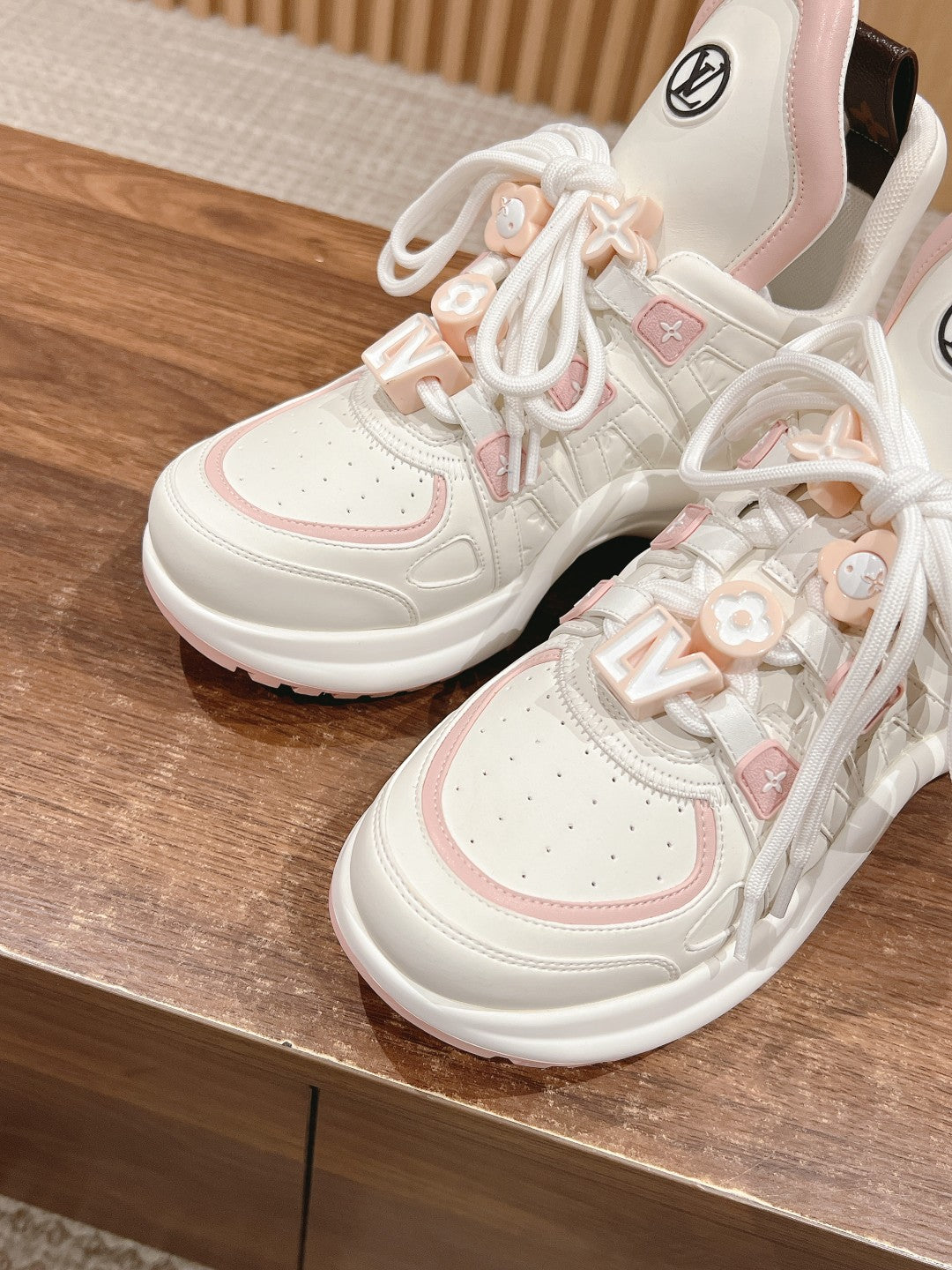 LV ARCHLIGHT SNEAKER IN WHITE MIX LIGHT PINK EMBOSSED CALFSKIN、mysite、Cacoeks