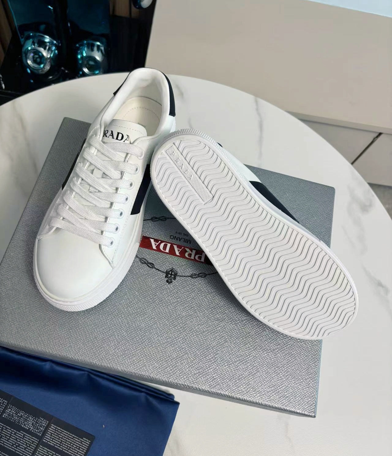 PRADA 25S LEATHER LOGO OUTLET SNEAKERS BLACK AND WHITE CALFSKIN、mysite、Cacoeks