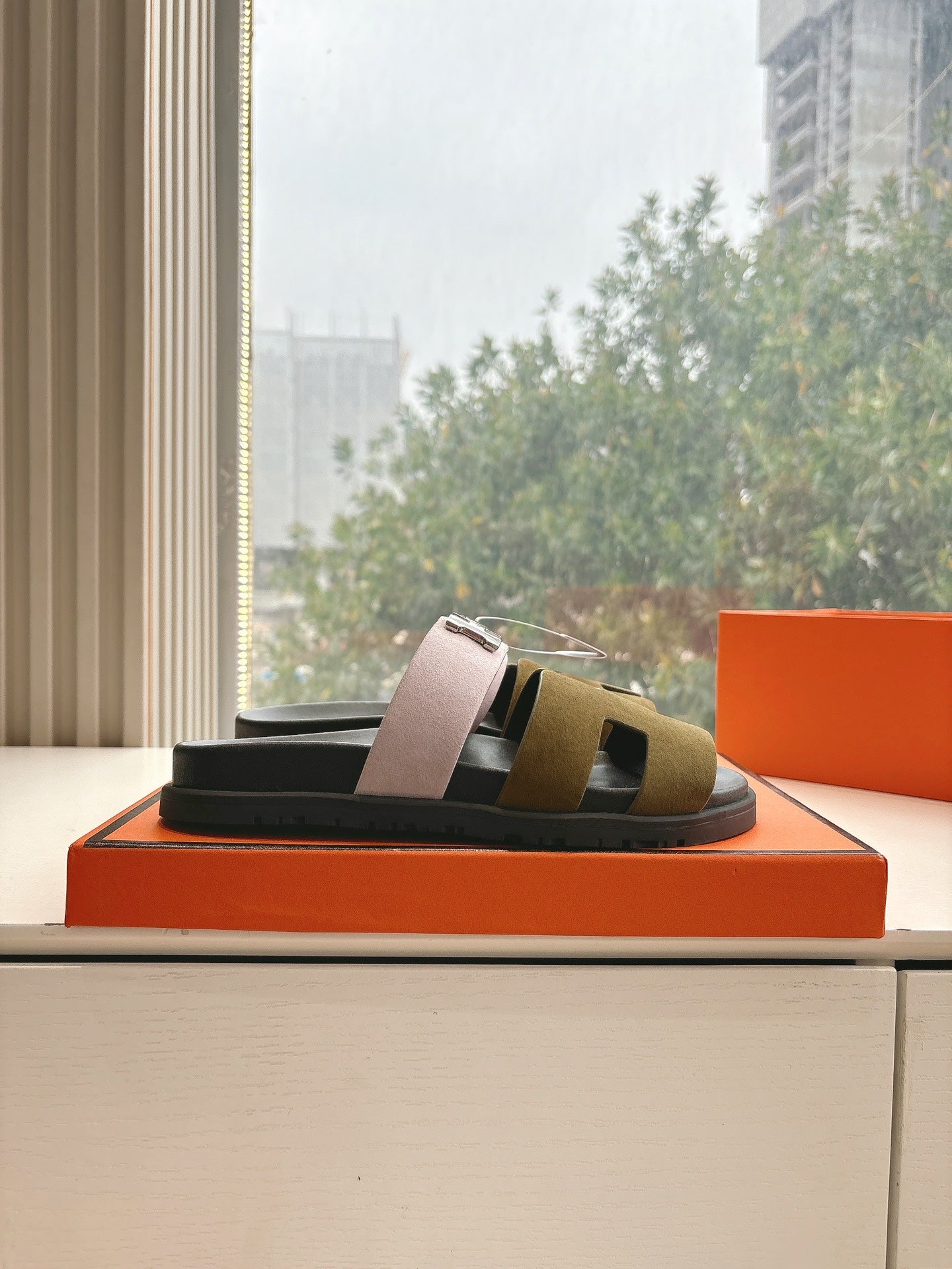 CHYPRE SANDAL IN LIGHT PINK MIX CHOCOLATE BROWN SUEDE、mysite、Cacoeks