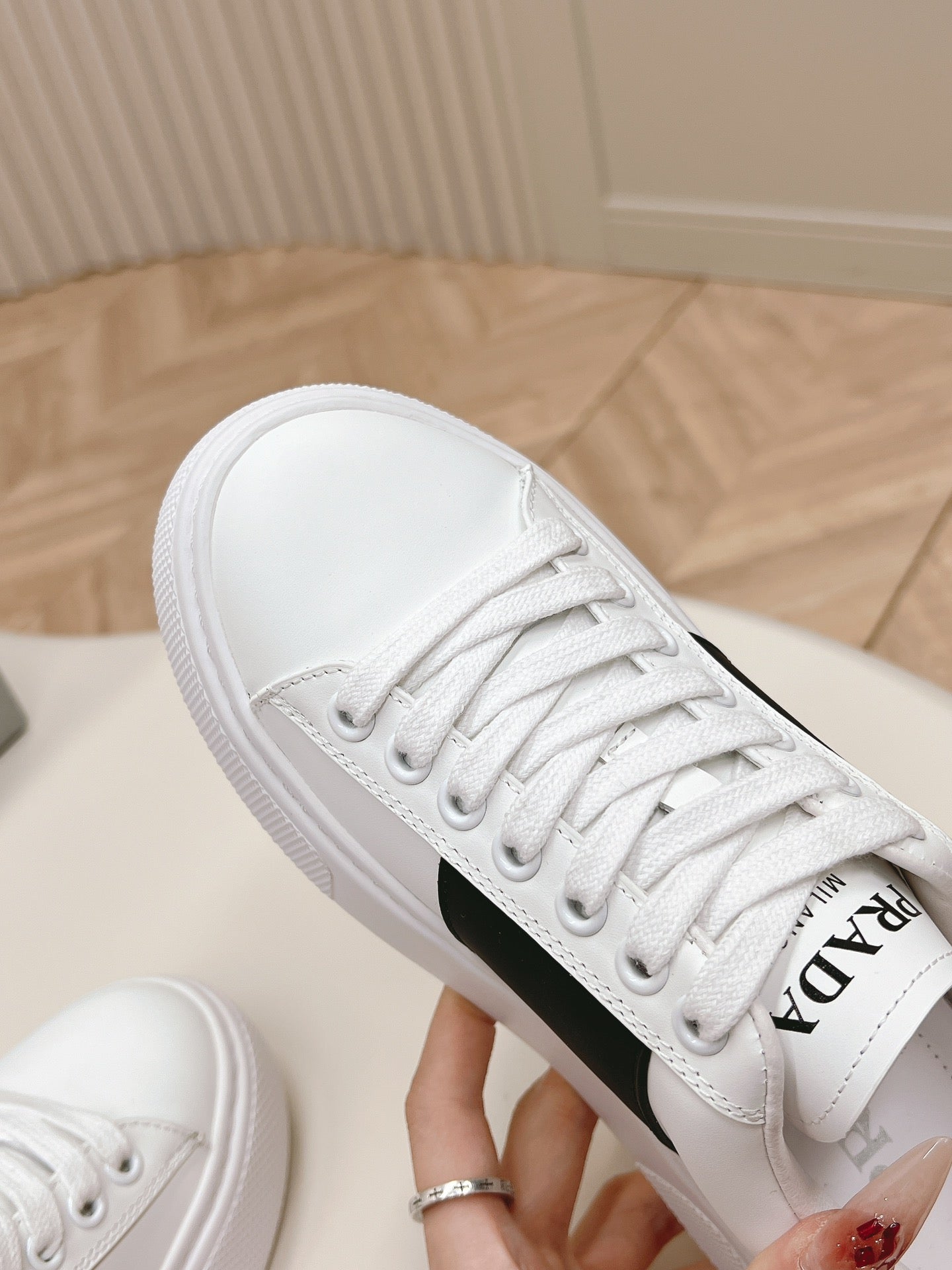 PRA LEATHER LOGO OUTLET SNEAKERS BLACK AND WHITE CALFSKIN、mysite、Cacoeks