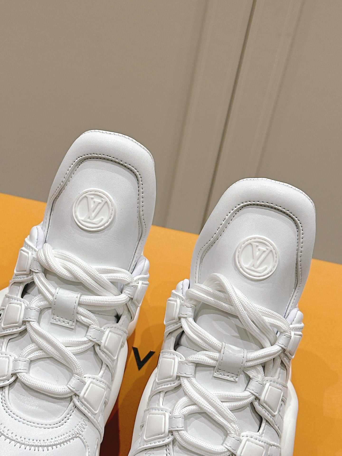 LV BARRACUDA SNEAKER IN WHITE CALFSKIN、mysite、Cacoeks