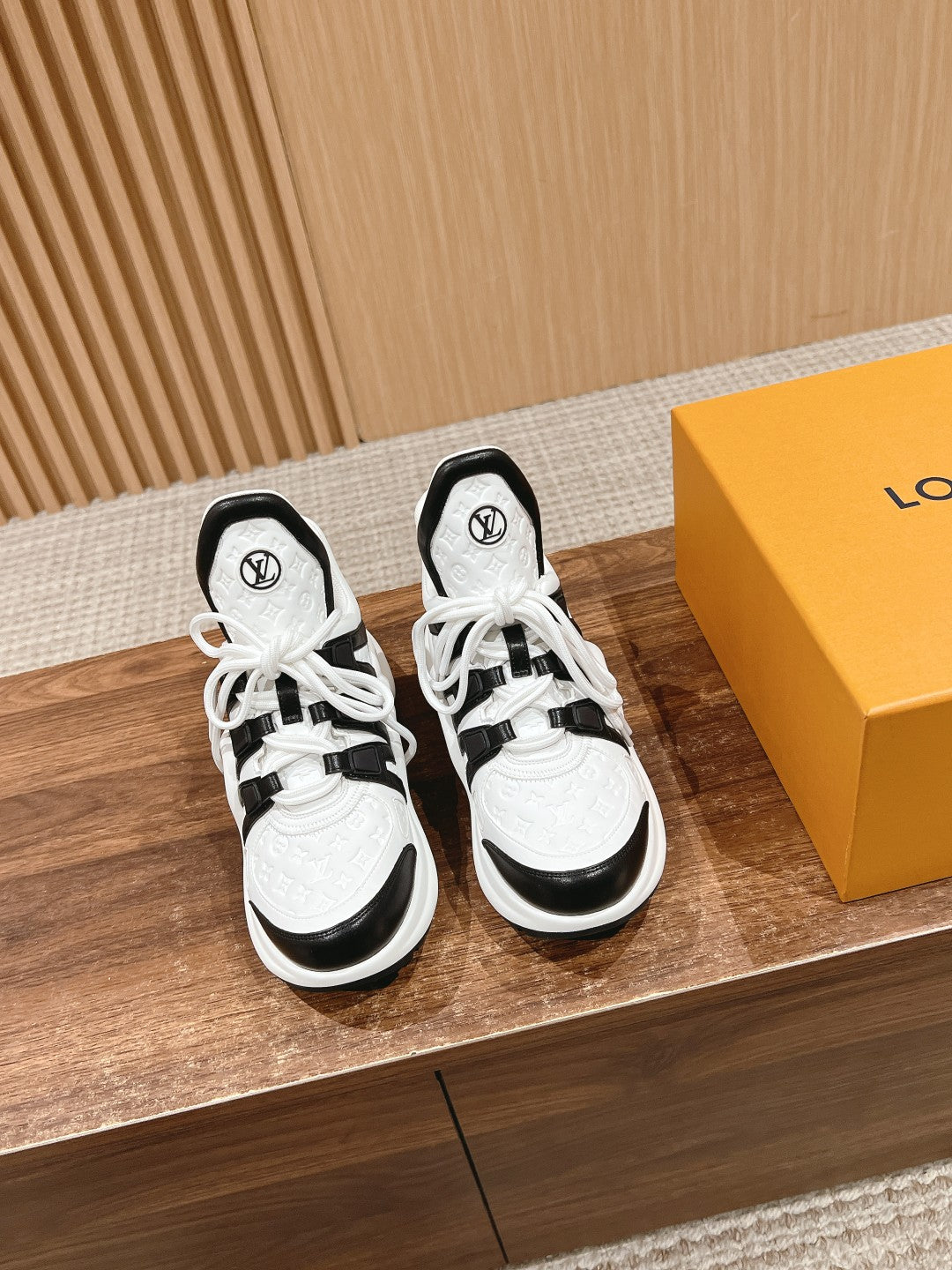 LV ARCHLIGHT SNEAKER IN WHITE MIX BLACK EMBOSSED CALFSKIN、mysite、Cacoeks