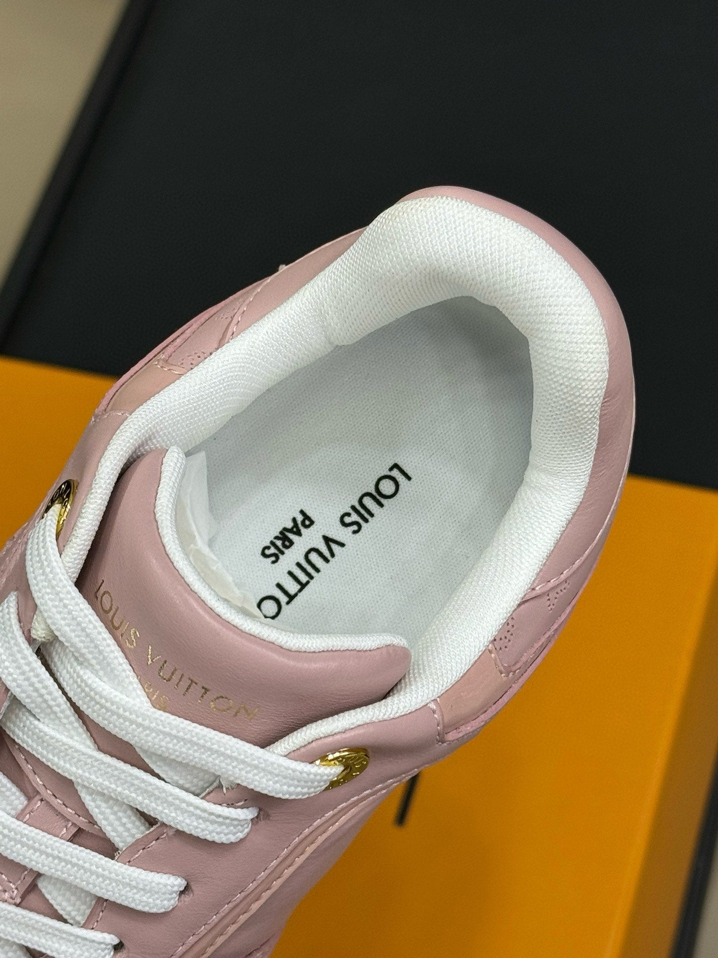 LV NEO RUN AWAY SNEAKER IN PASTEL PINK CALFSKIN、mysite、Cacoeks