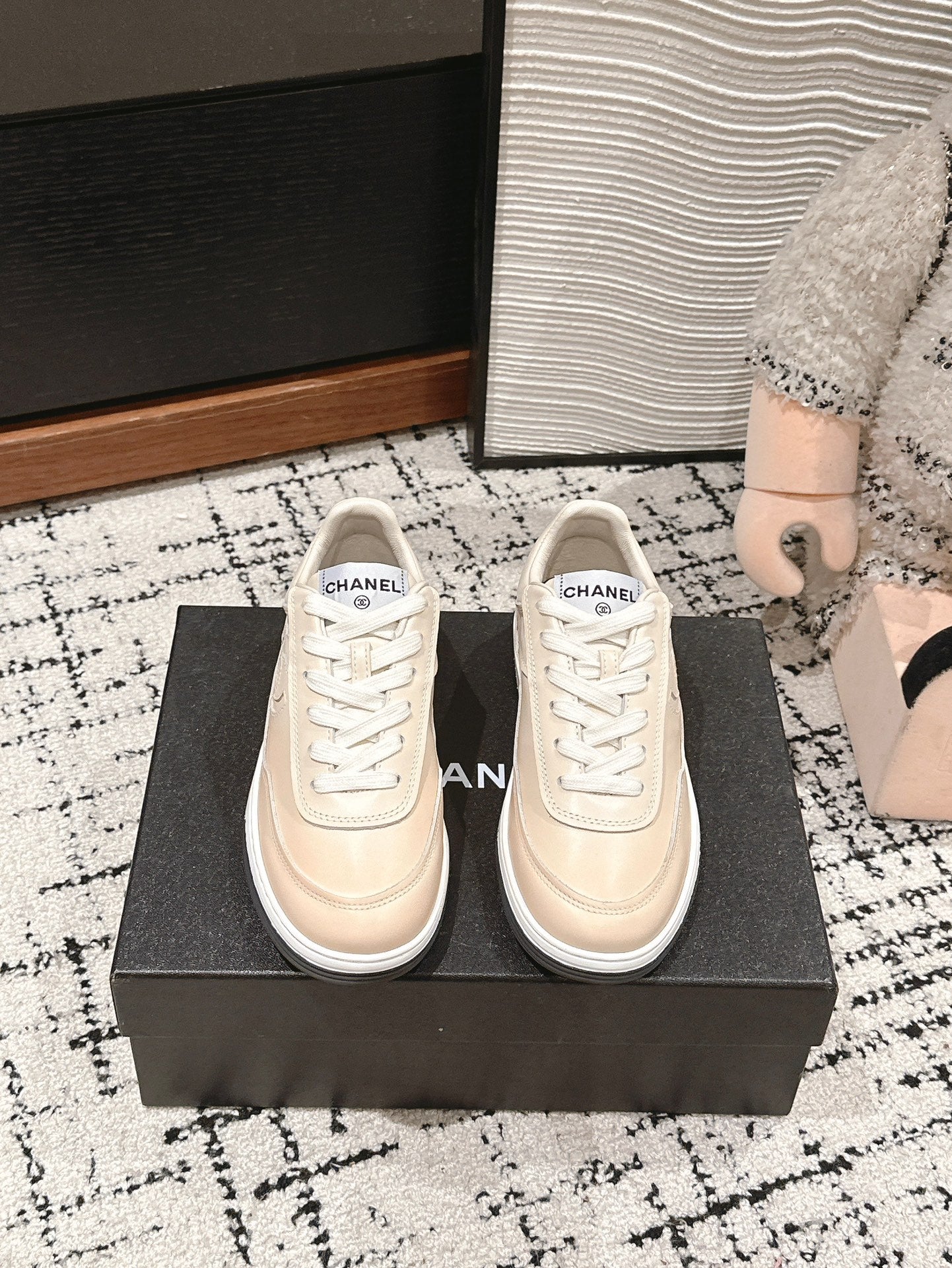 SNEAKER IN BISQUE BEIGE HAND-POLISHED CALFSKIN 977827、mysite、Cacoeks