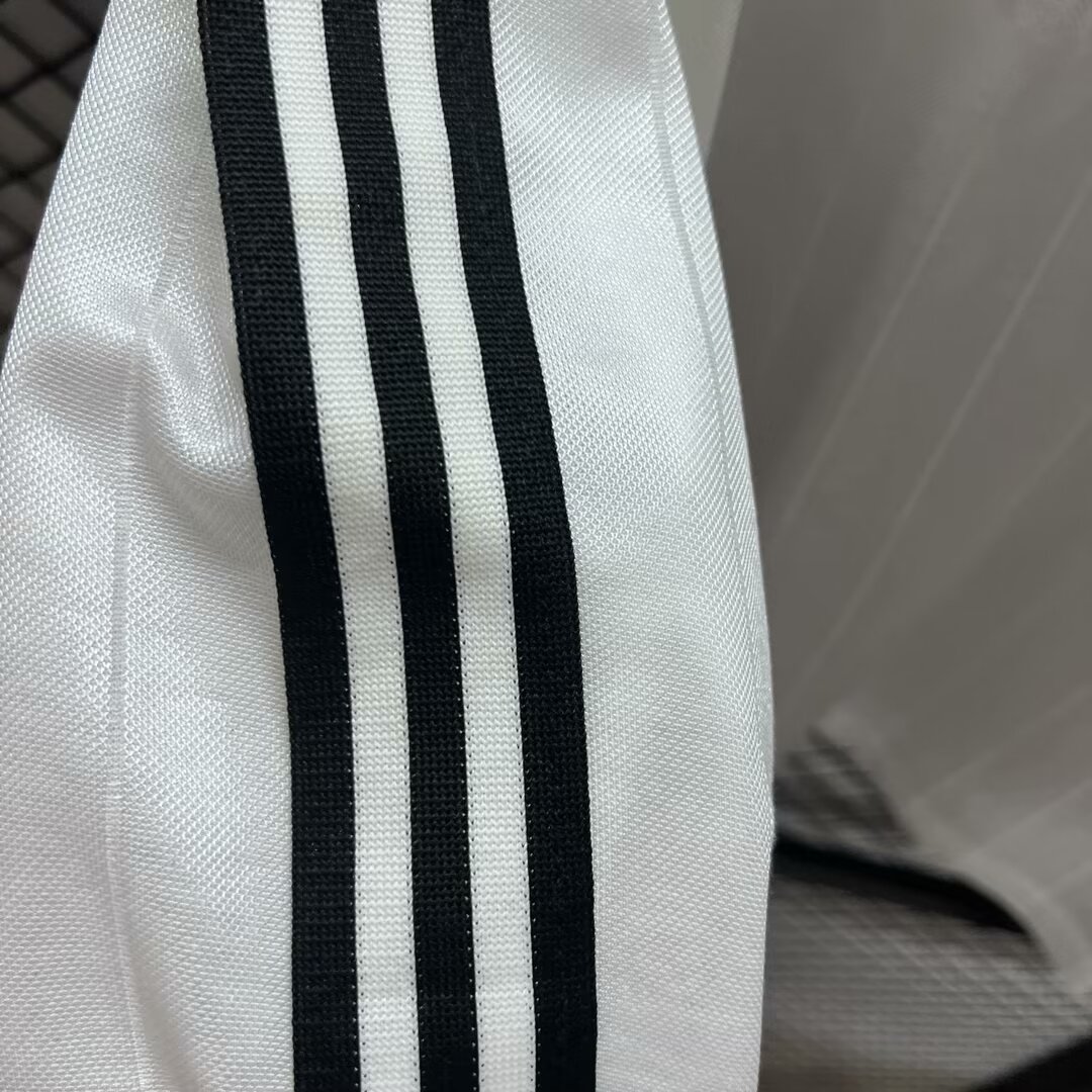 ManixJersey.com | Retro Manchester United 82-84 Away Long Sleeve Jersey League Cup Final -Customize Name, Number and Patch | Worldwide Shipping