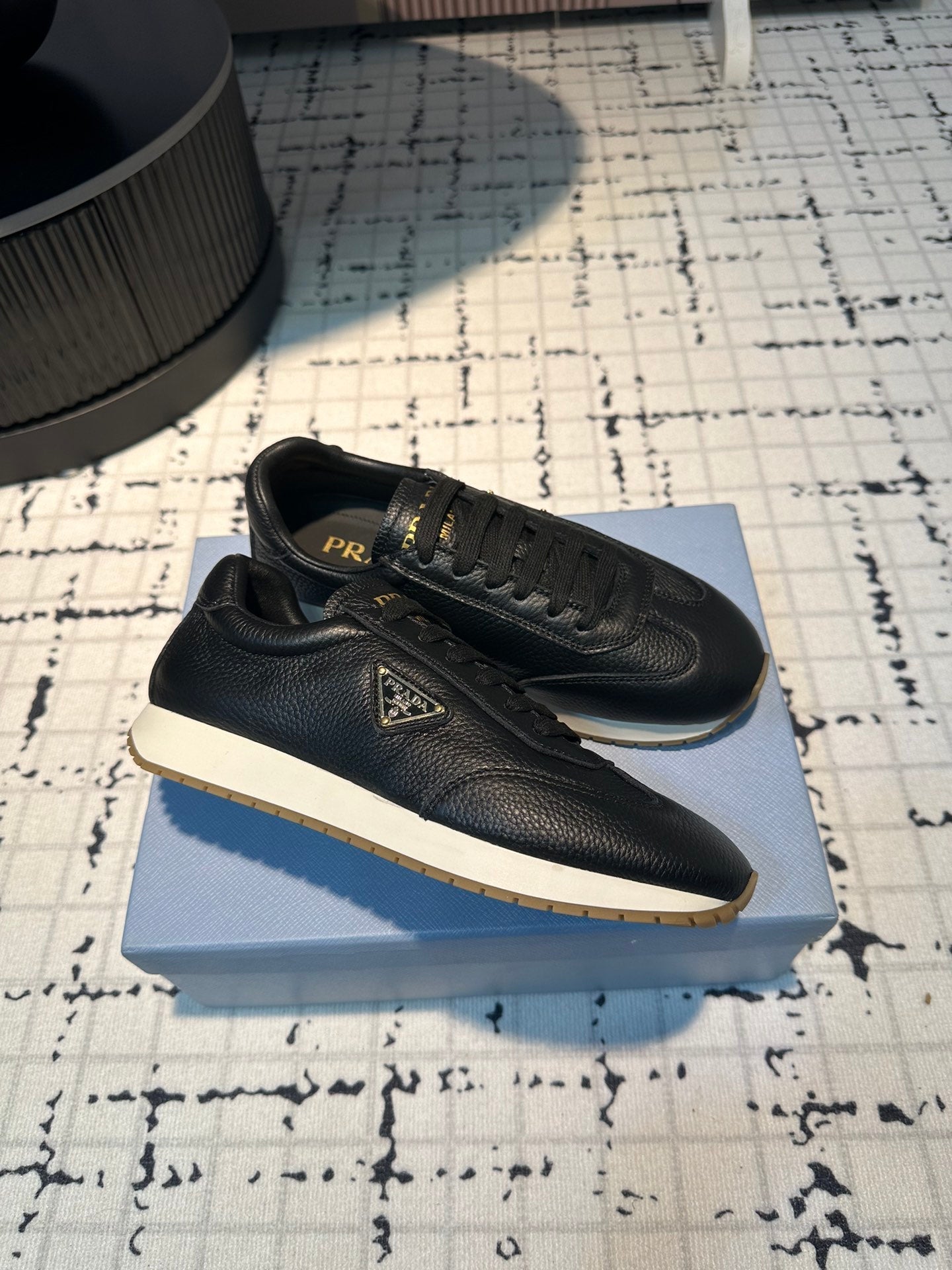 PRA TRIANGLE LOGO SNEAKERS BLACK CALFSKIN、mysite、Cacoeks